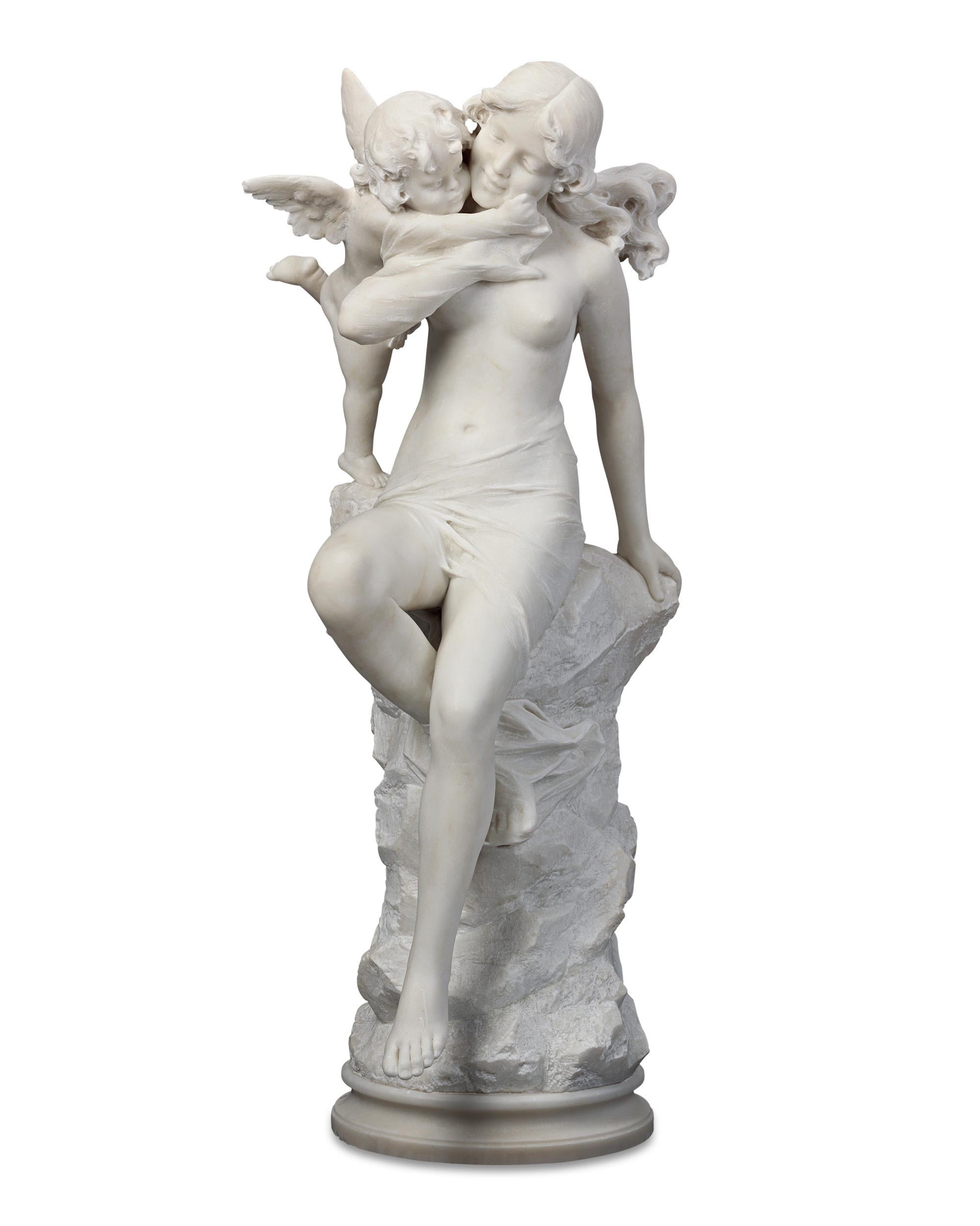 Unknown Nude Sculpture – Italienische Marmorskulptur von Venus und Amor