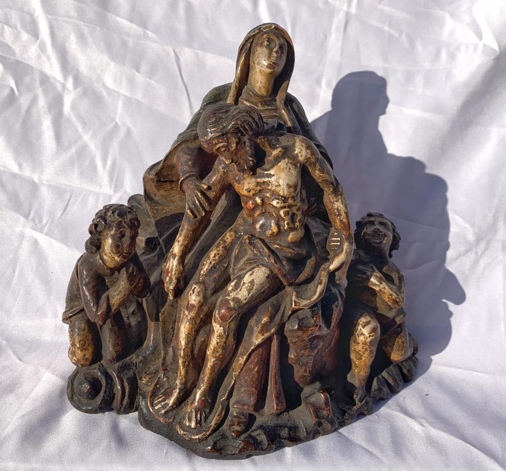 Italienischer Meister des 18. Jahrhunderts – Figurenskulptur einer Jungfrau in Jungfrau – geschnitzte Holzfarbe – Sculpture von Unknown