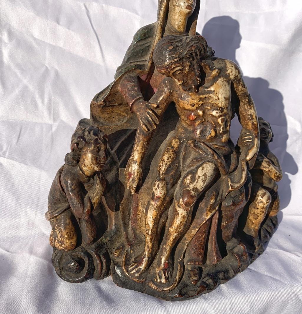 Italienischer Meister des 18. Jahrhunderts – Figurenskulptur einer Jungfrau in Jungfrau – geschnitzte Holzfarbe im Angebot 3