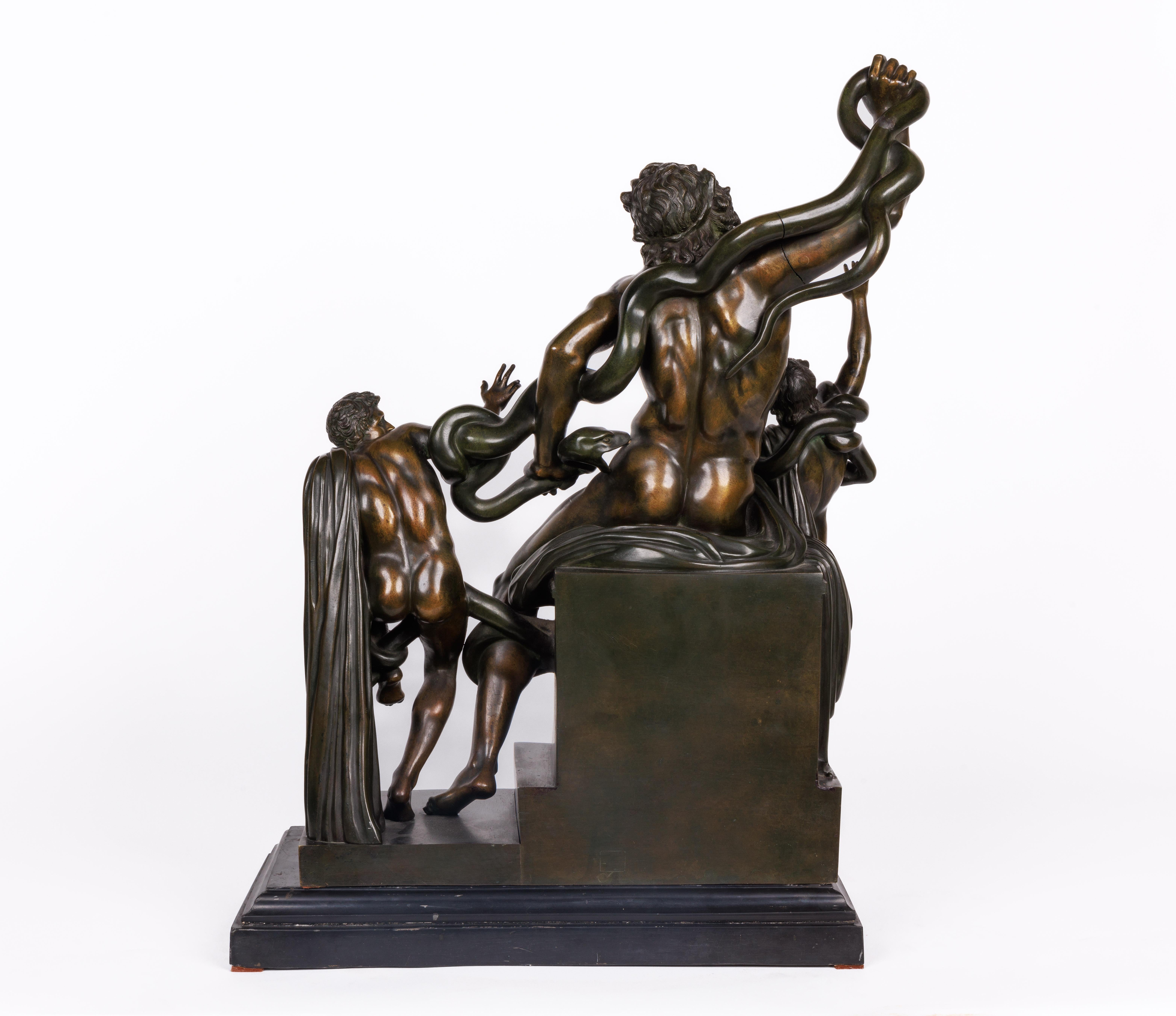 Sculpture de groupe italienne en bronze patiné représentant Laocoon et ses fils, vers 1870 en vente 2