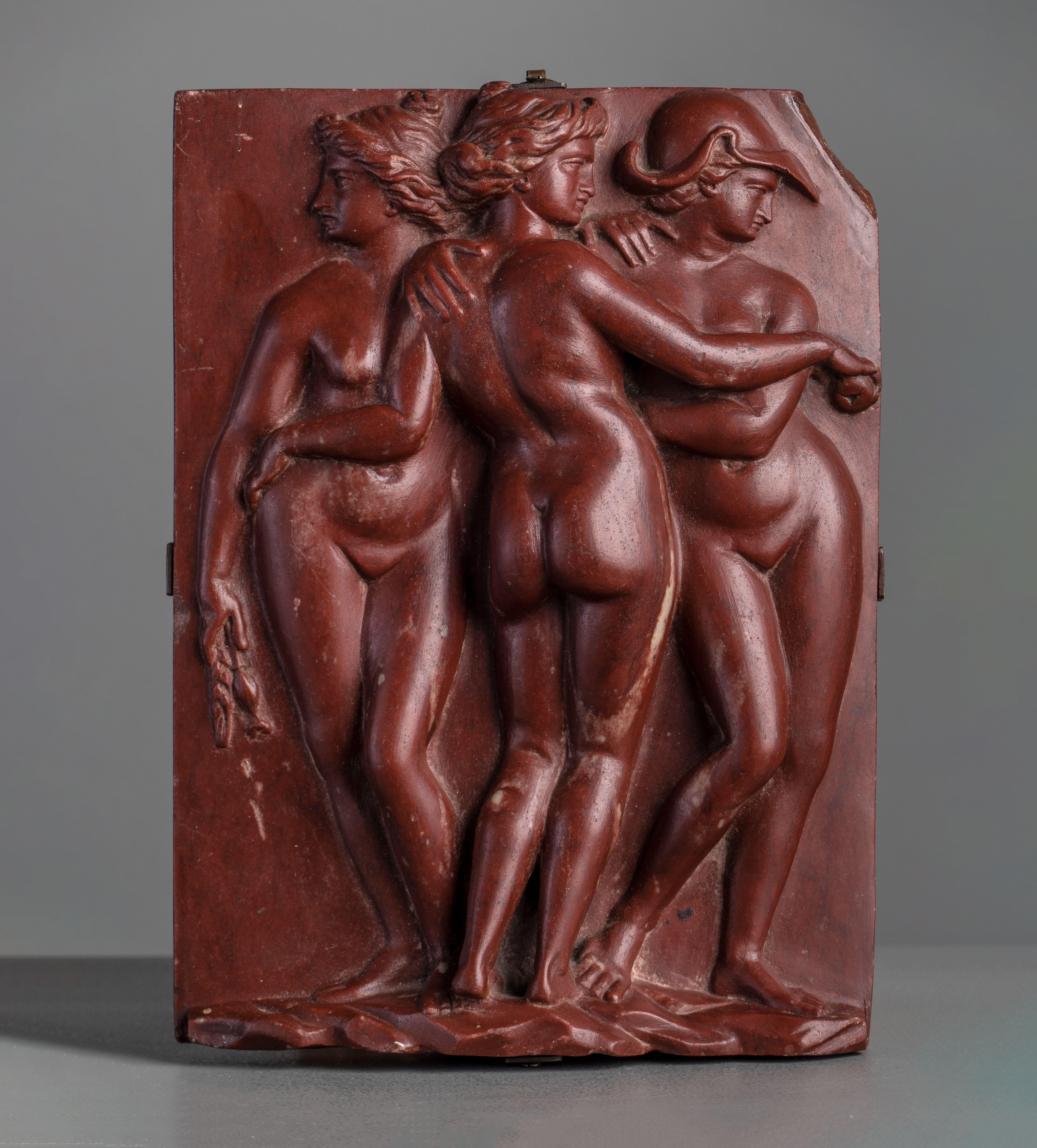 PLACA EN RELIEVE ITALIANA CON LAS TRES GRACIAS EN ROSSO ANTICO - Sculpture de Unknown