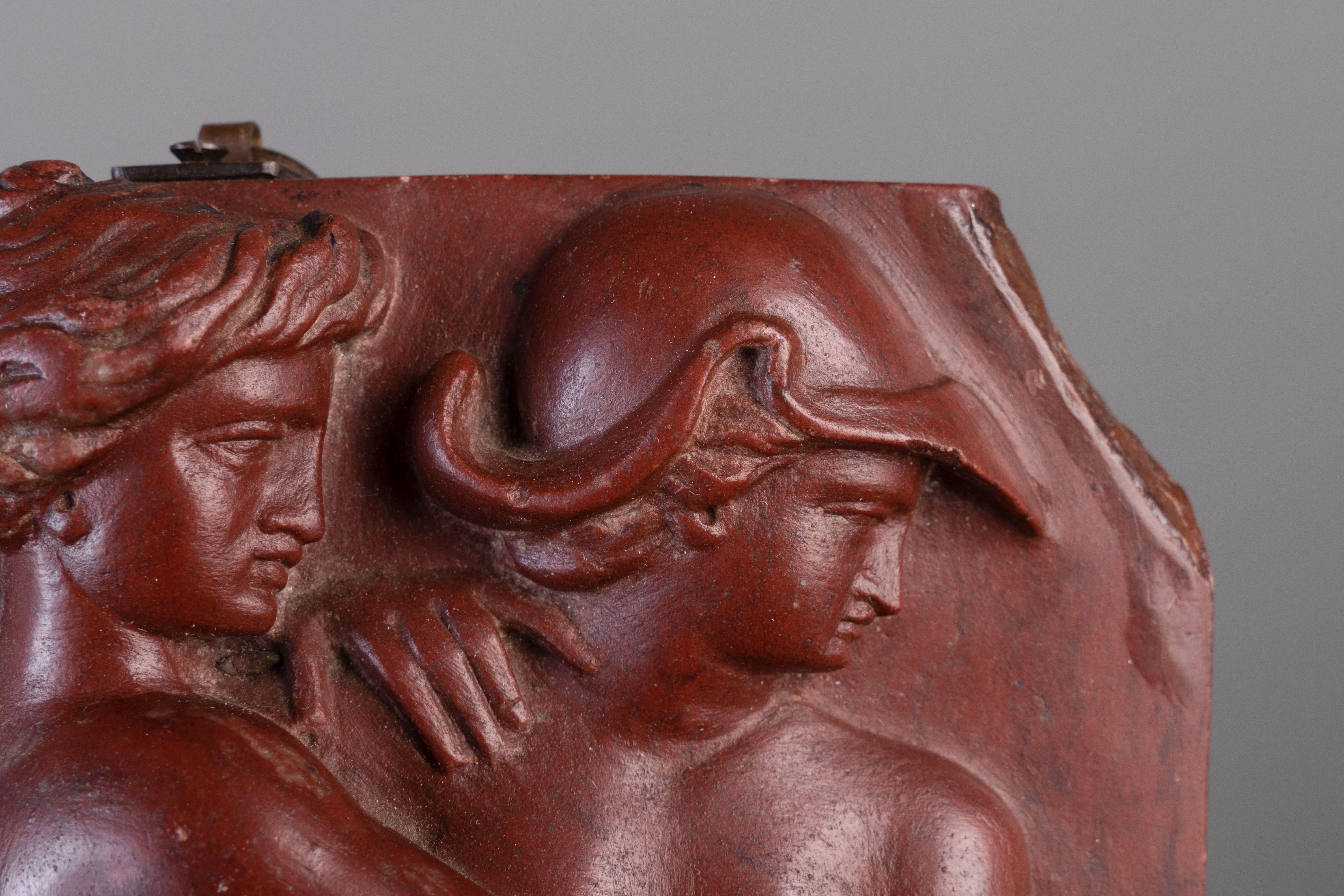 PLACA EN RELIEVE ITALIANA CON LAS TRES GRACIAS EN ROSSO ANTICO 3