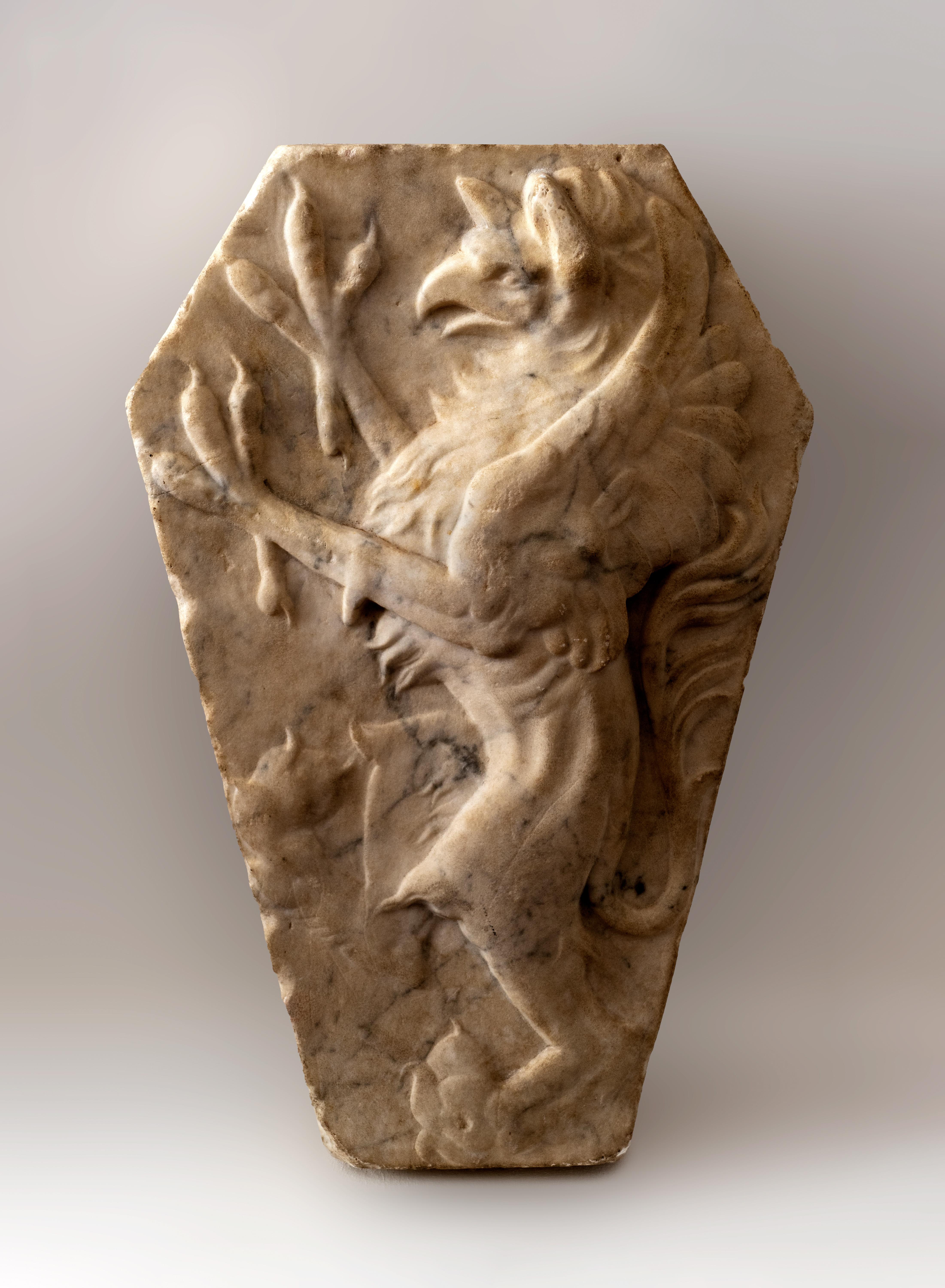 Unknown Figurative Sculpture - ITALIAN RENAISSANCE MARBLE RELIEF WITH GRIFFIN 