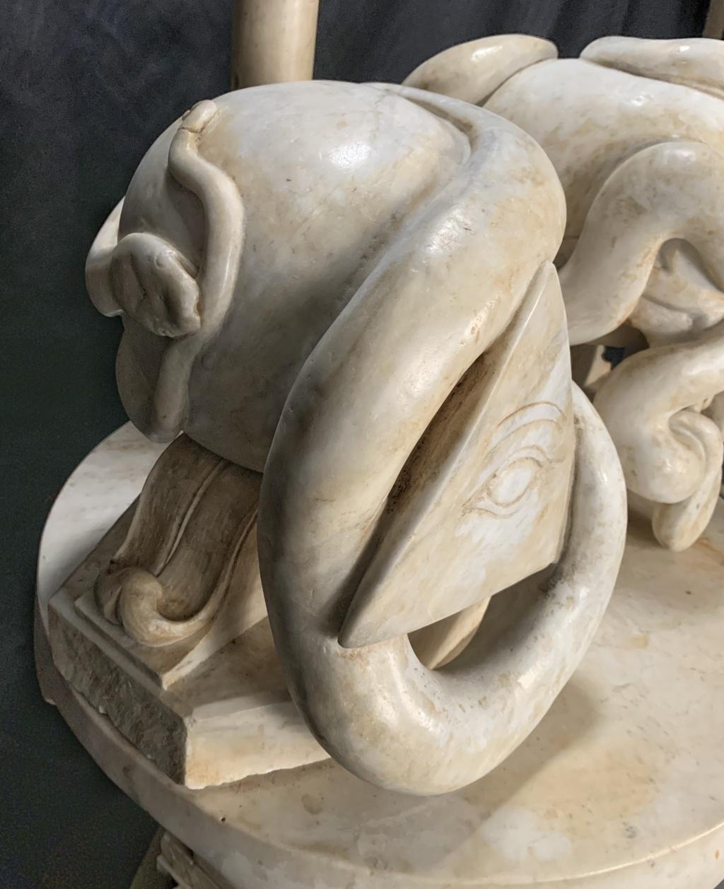 Escultor italiano - Escultura de mármol de principios del siglo XX - Altar masónico en venta 5