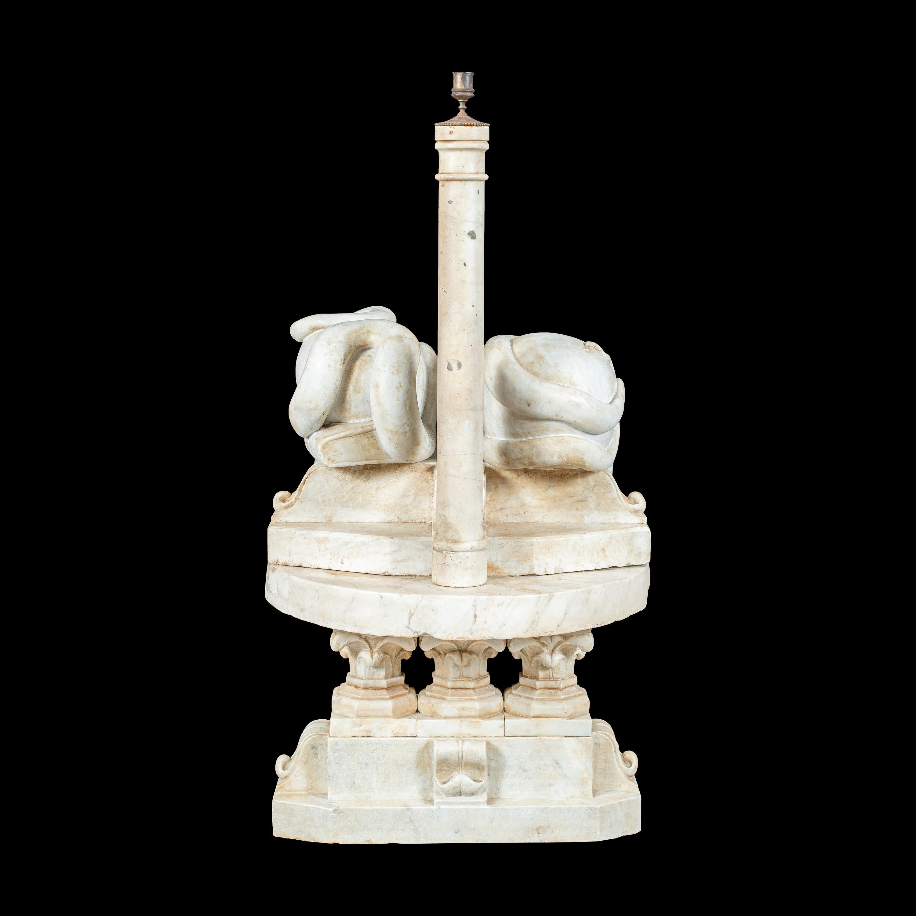 Escultor italiano - Escultura de mármol de principios del siglo XX - Altar masónico - Sculpture de Unknown