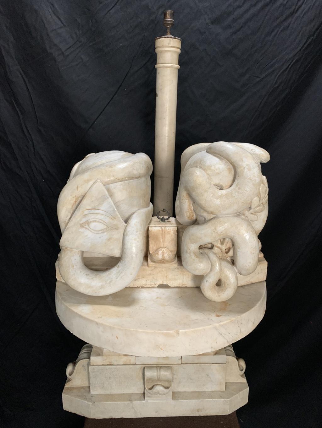 Escultor italiano - Escultura de mármol de principios del siglo XX - Altar masónico en venta 2