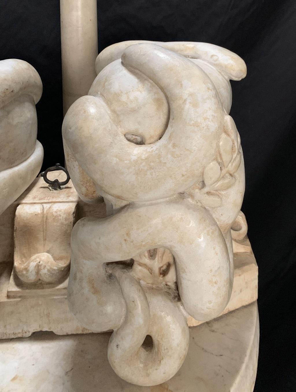 Escultor italiano - Escultura de mármol de principios del siglo XX - Altar masónico en venta 4