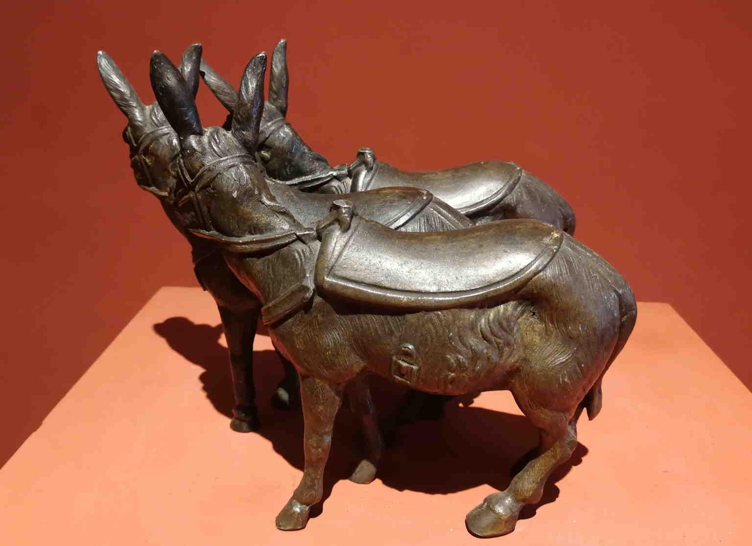 Italian Tre Donkeys Lucky charm bronze statue 19 century - Other Art Style Sculpture by Unknown