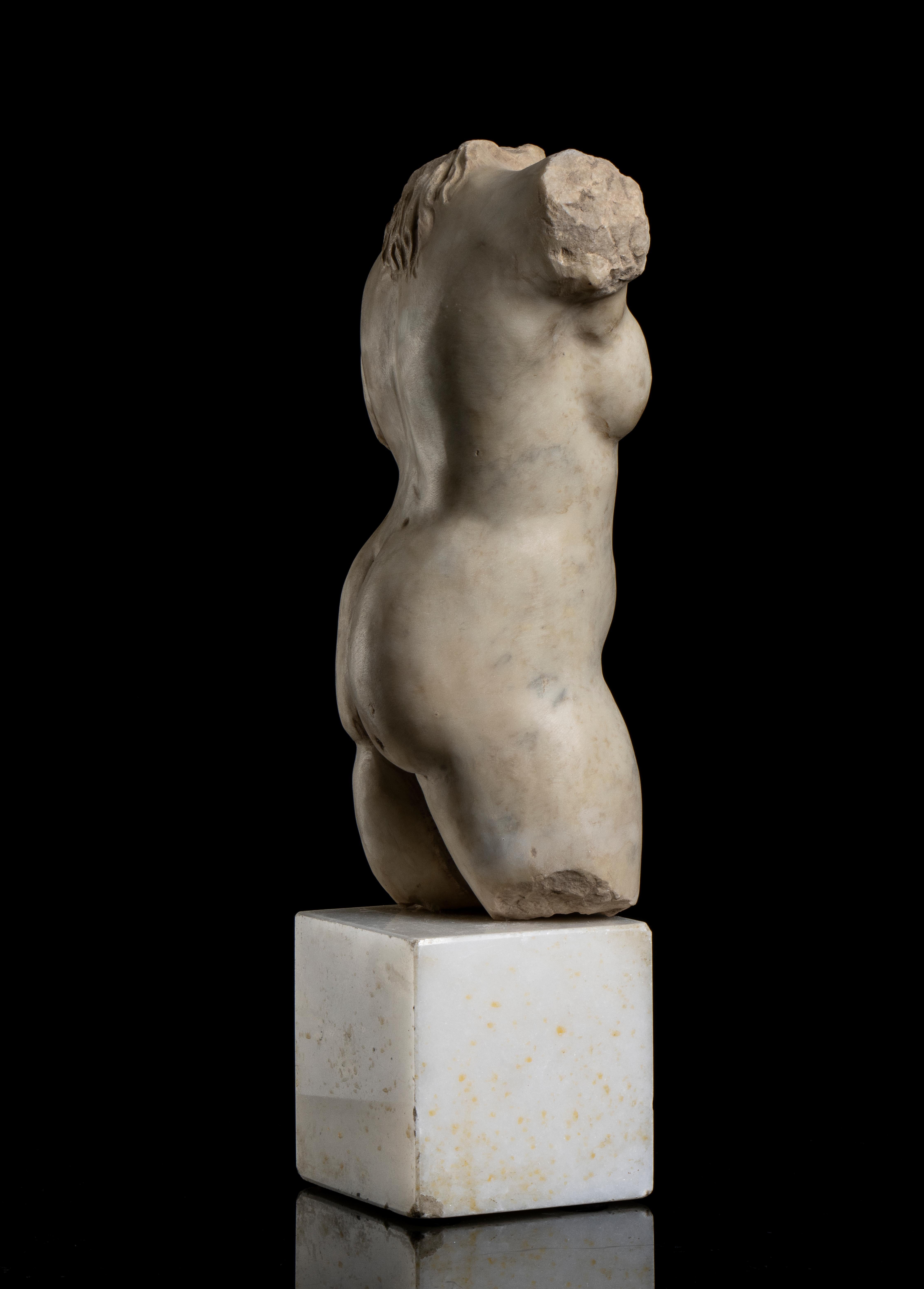 Italienische weiße Bildhauermarmor-Torso-Aktskulptur einer Frau, Grand Tour, klassische Grand Tour im Angebot 3