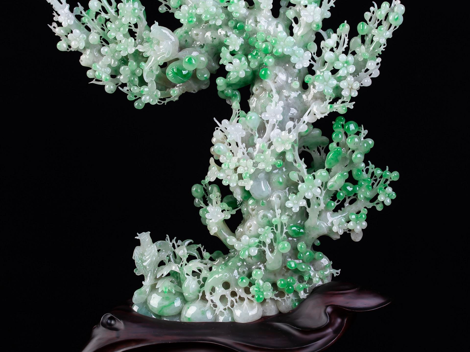 Bonsai-Baum aus Jadeit und Jade mit Vögelschnitzereien (Sonstige Kunststile), Sculpture, von Unknown