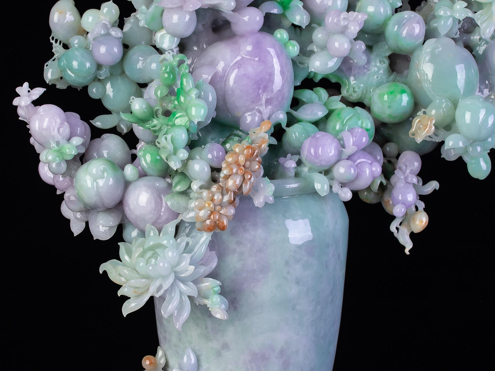 Jadeite Jade Flower Vase Carving - Noir Still-Life Sculpture par Unknown