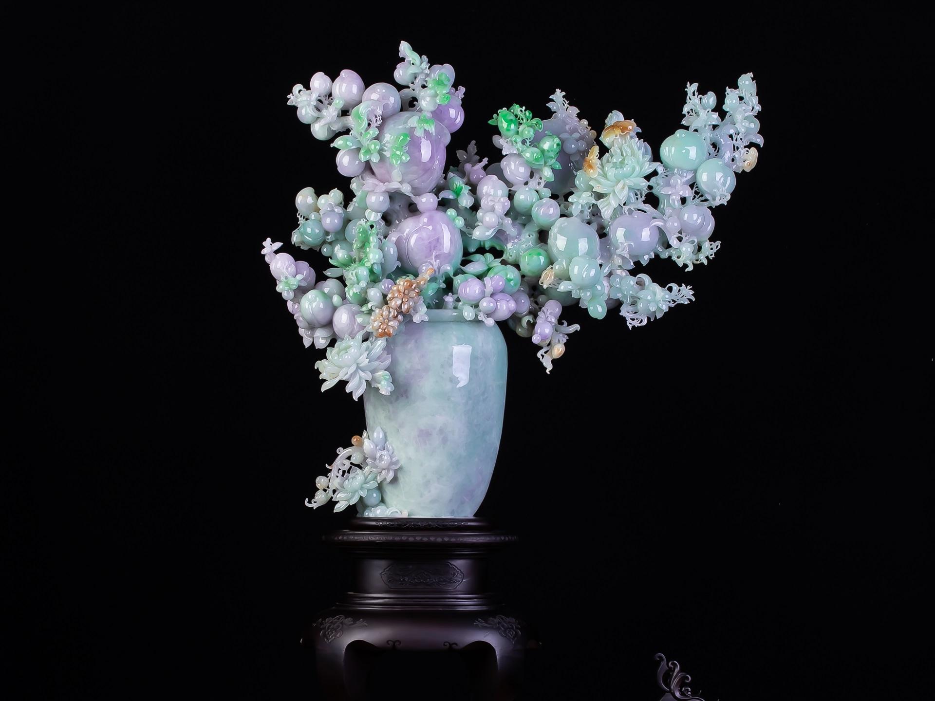 Still-Life Sculpture Unknown - Jadeite Jade Flower Vase Carving