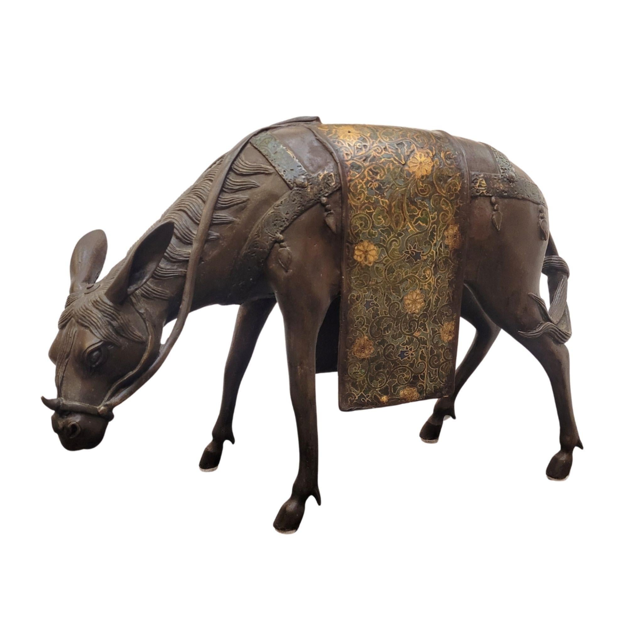 Figurative Sculpture di Unknown - Scultura in bronzo giapponese "Cavallo in segno di riverenza" Bronzo Epoca Showa