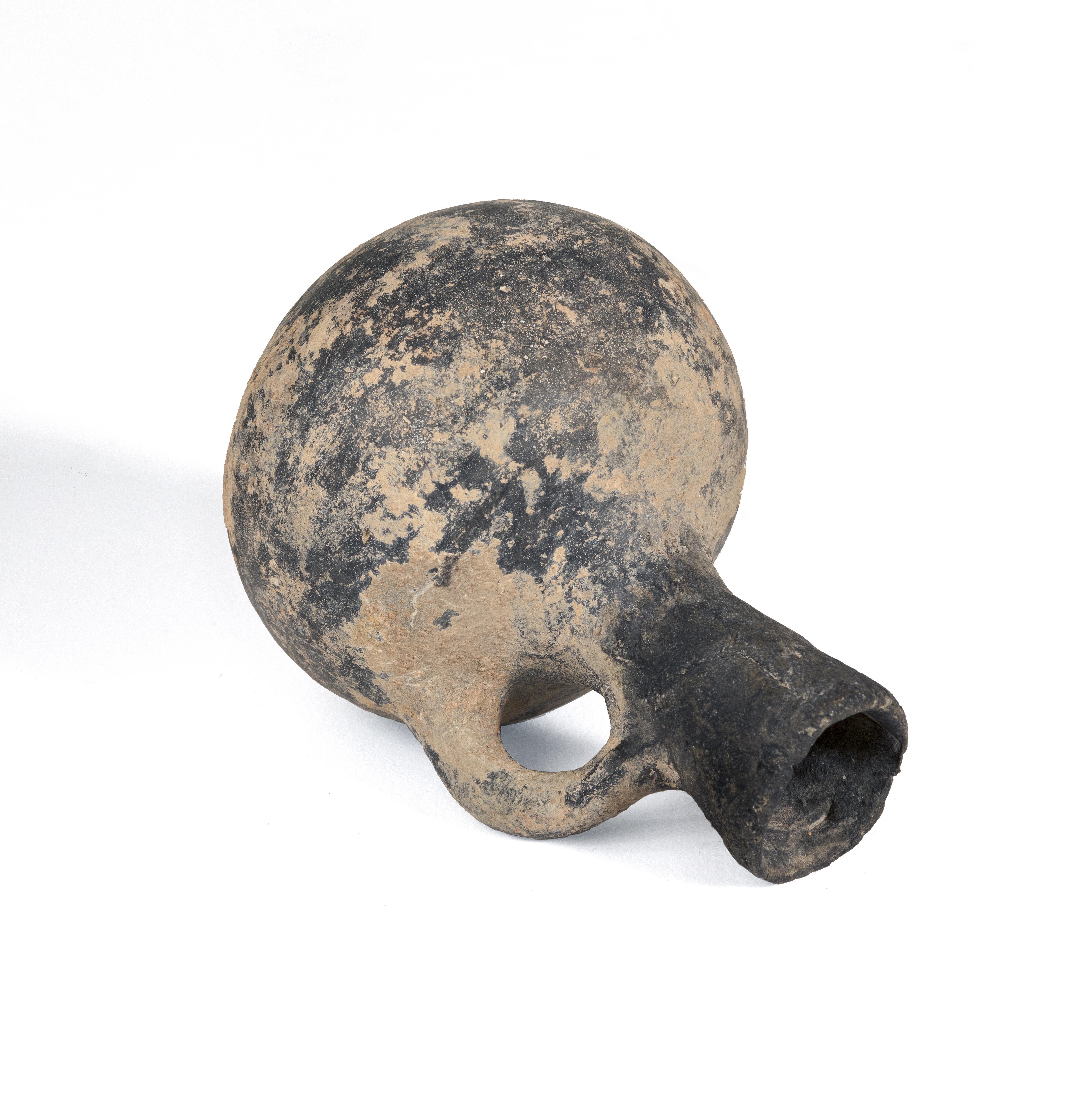 4x3
Céramique

Ancienne cruche à parfum en argile datant de l'âge du fer, découverte à Jérusalem.
