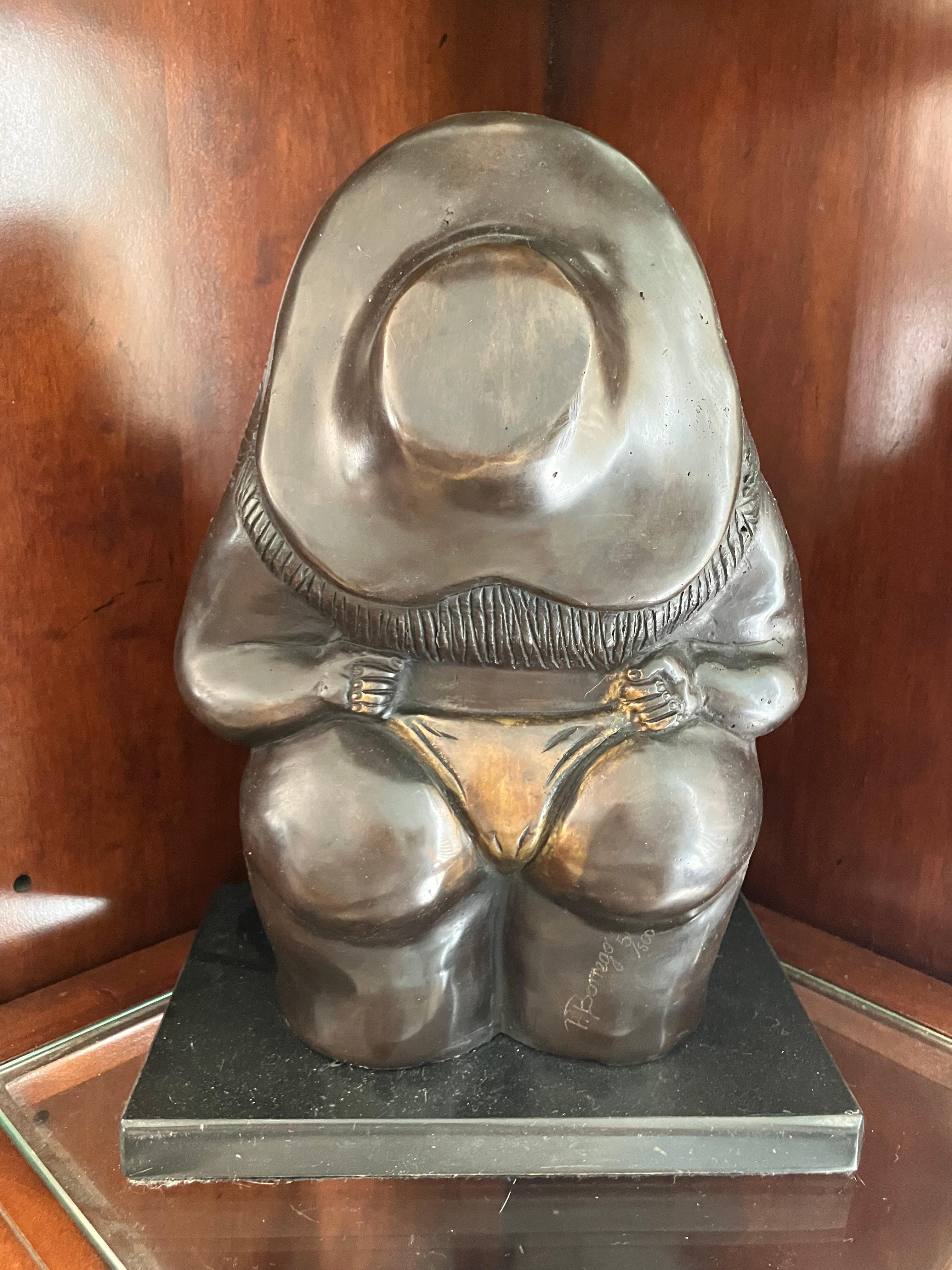 Julio Pedro Borrego Frau im Badeanzug – Sculpture von Unknown