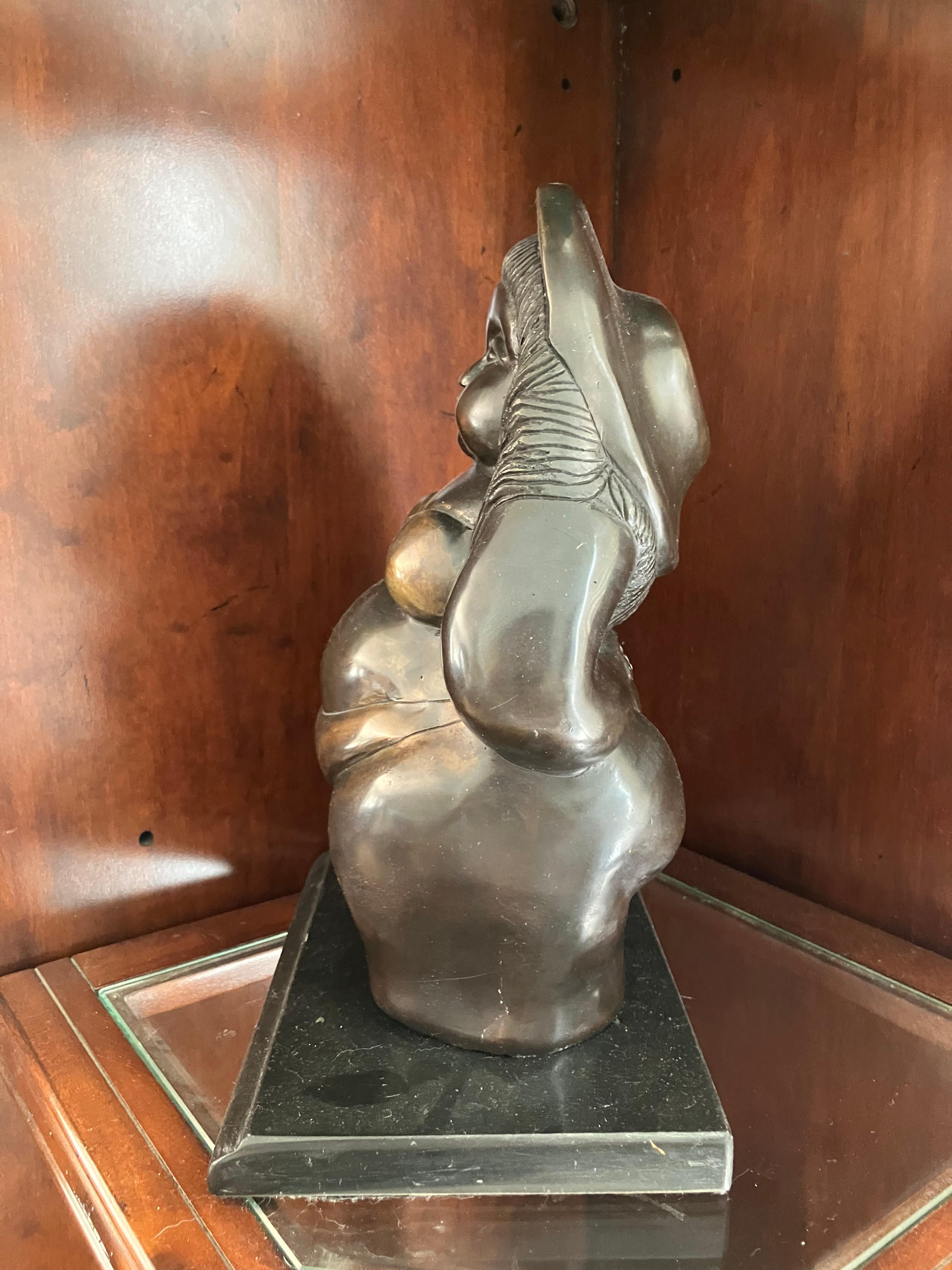 Julio Pedro Borrego Frau im Badeanzug (Gold), Figurative Sculpture, von Unknown