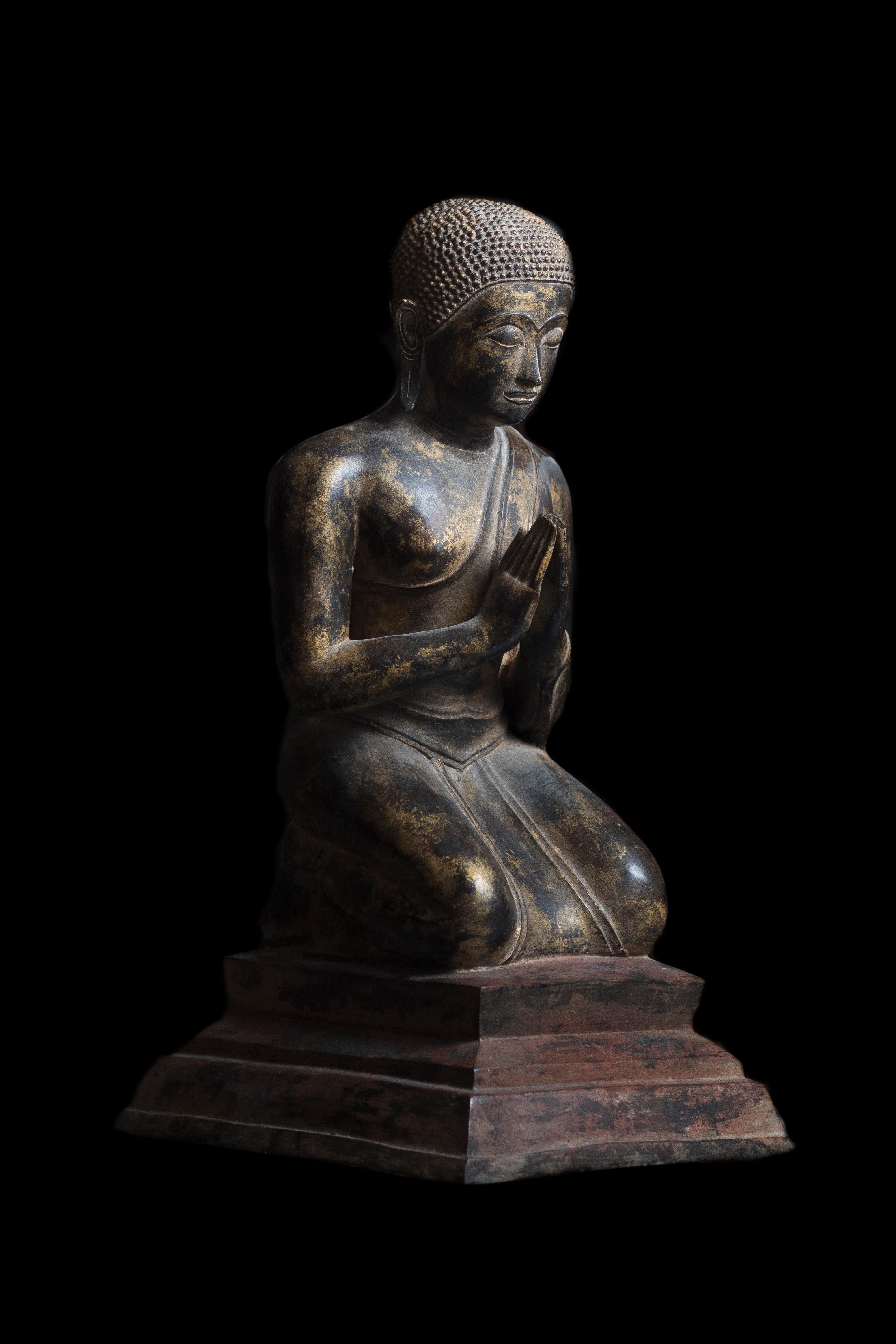 Kneeling Disciples of Buddha 18th/19th century - Gold Figurative Sculpture by Unknown