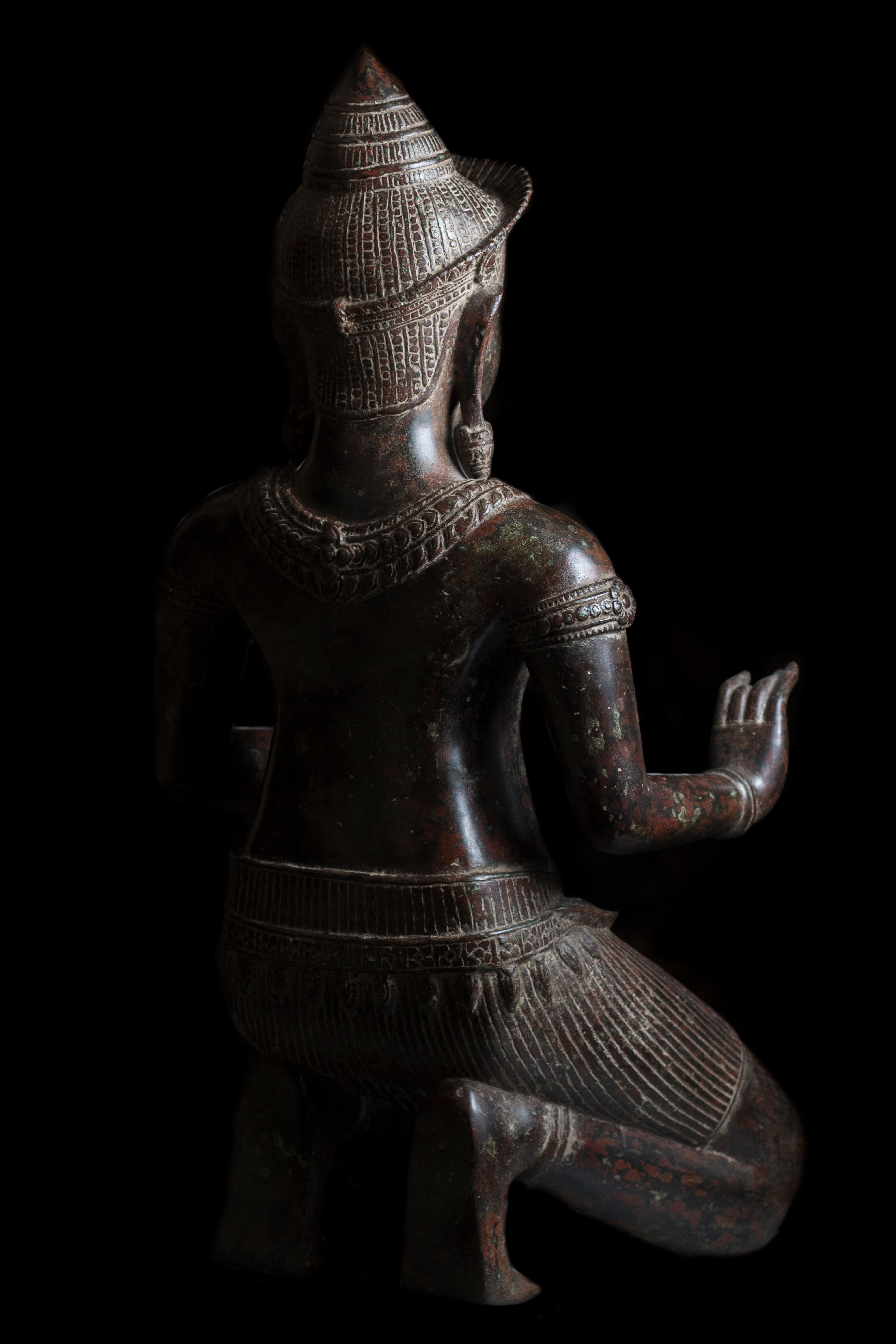 Kneeling Male Figure King Jayavarman VII 18th/19th century - Old Masters Sculpture by Unknown