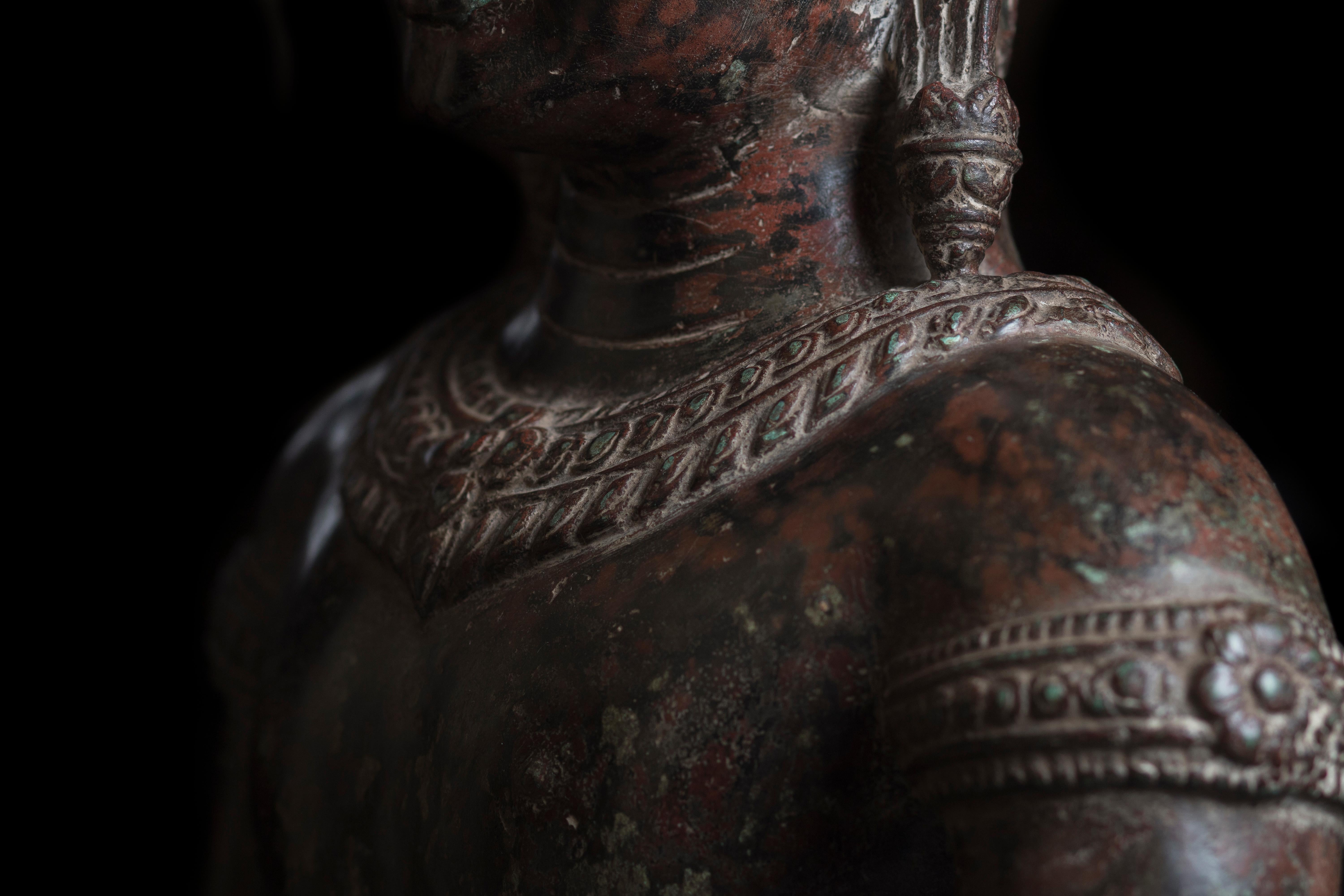 Kneeling Male Figure King Jayavarman VII 18th/19th century - Gold Figurative Sculpture by Unknown