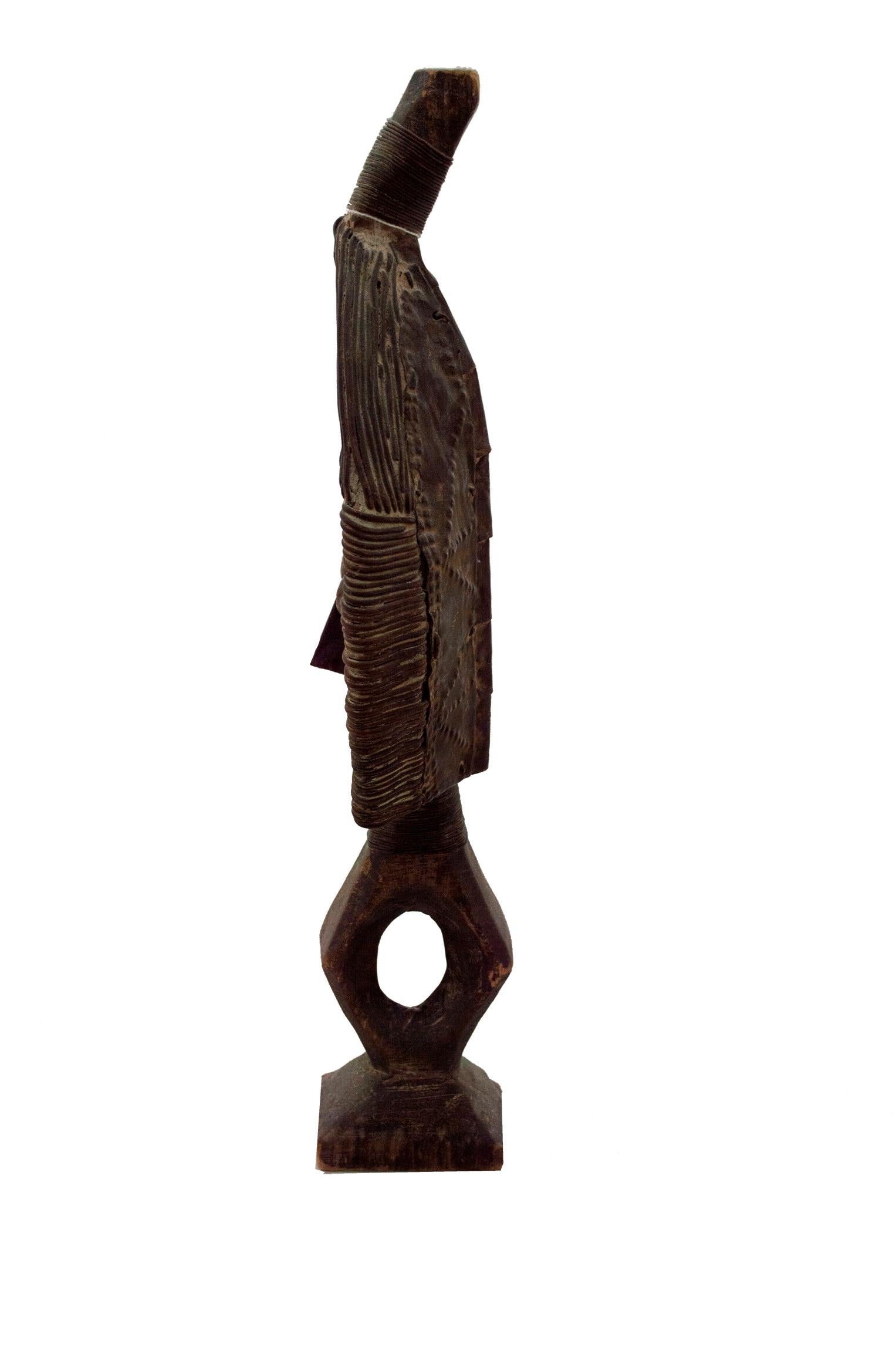 « Figure de réliquaire Kota du Nigeria », bois et cuivre créé vers 1970 - Sculpture de Unknown