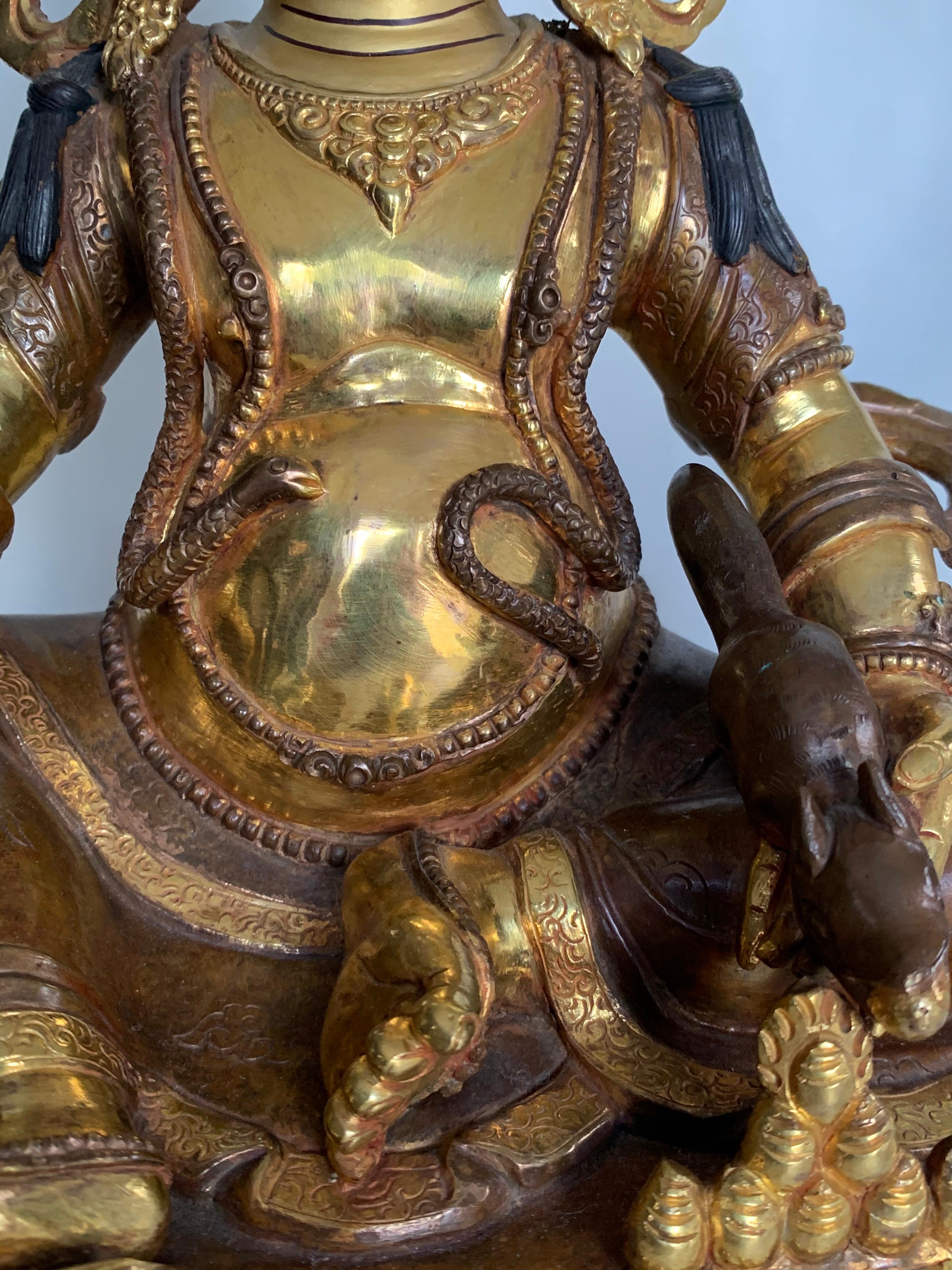 Statua di Kubera da 12 pollici con oro 24 carati realizzata a mano con il processo a cera persa in vendita 5