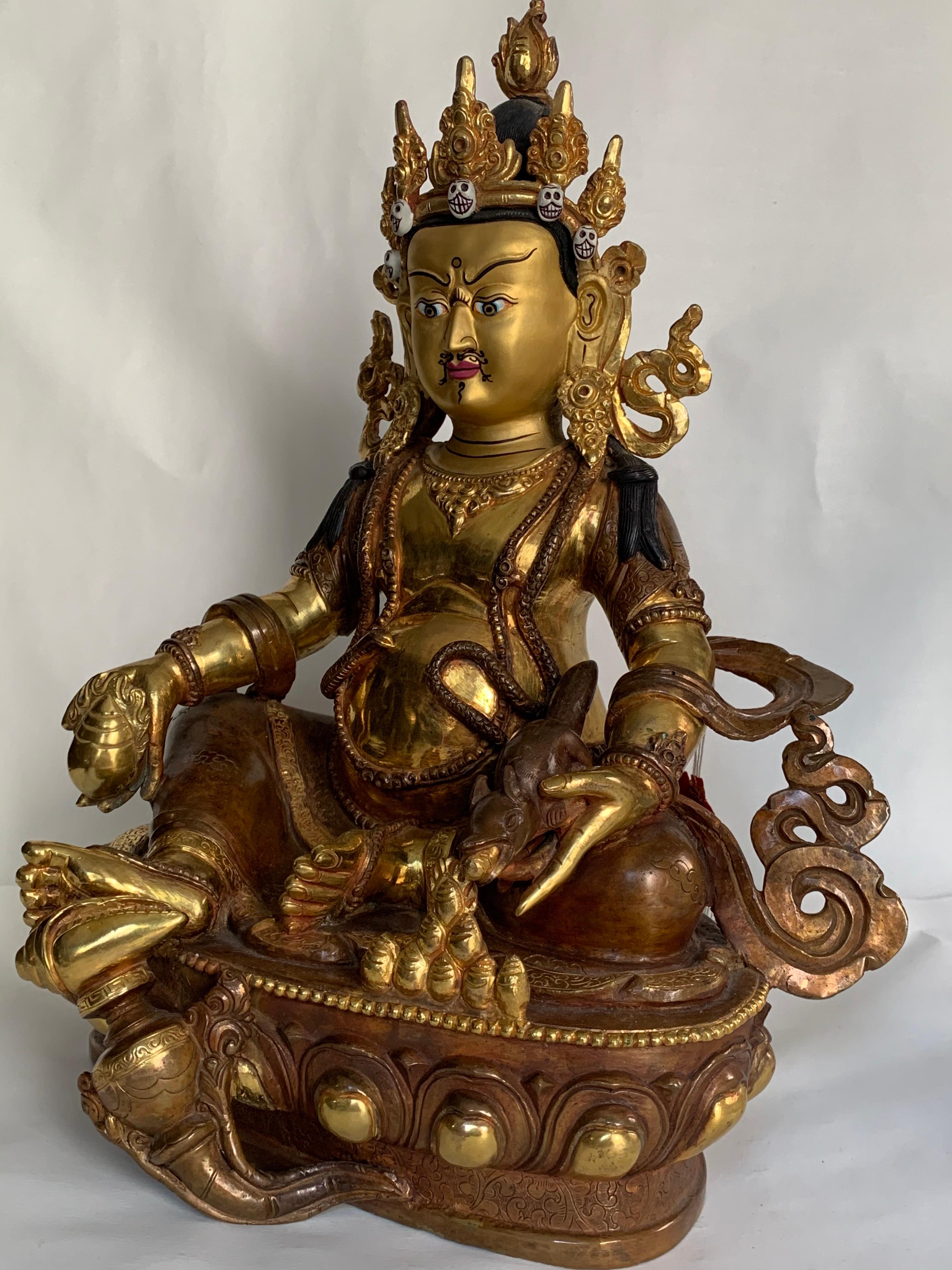 Statua di Kubera da 12 pollici con oro 24 carati realizzata a mano con il processo a cera persa - Sculpture di Unknown