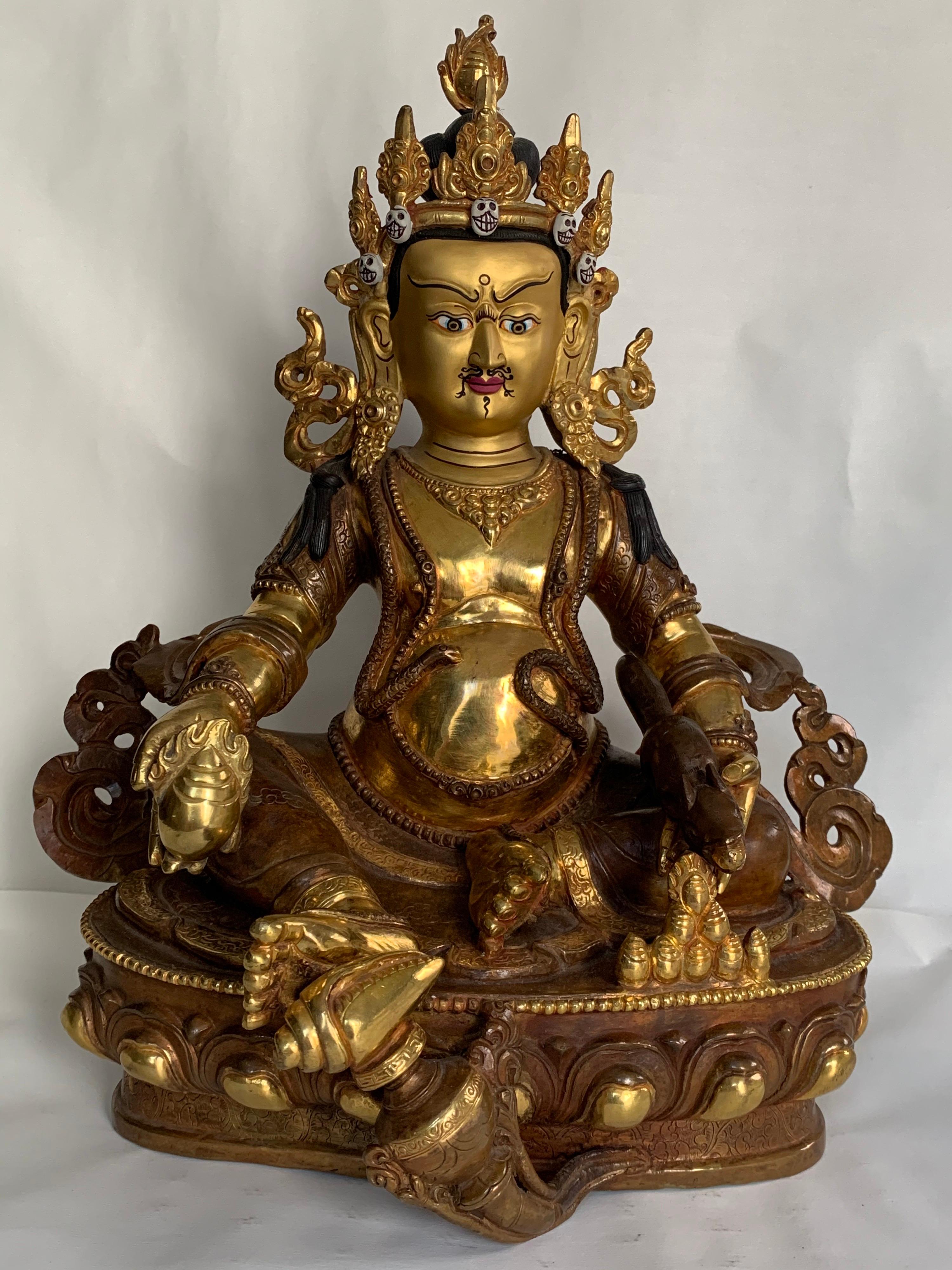 Statue Kubera de 12 pouces avec or 24 carats fabriquée à la main par le procédé de la cire perdue, de fabrication artisanale