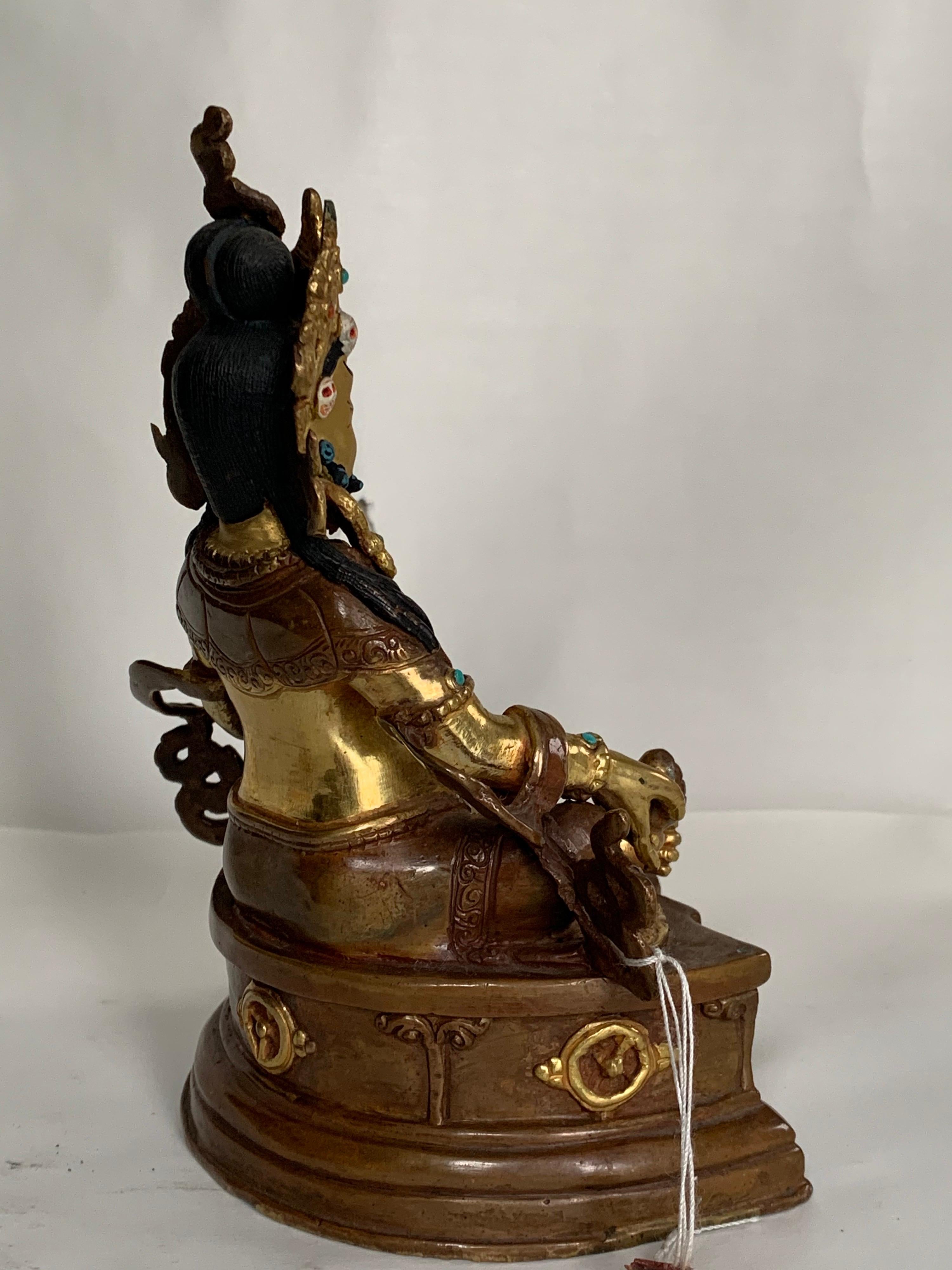 Statua di Kubera da 6 pollici con oro 24 carati realizzata a mano con il processo a cera persa in vendita 1