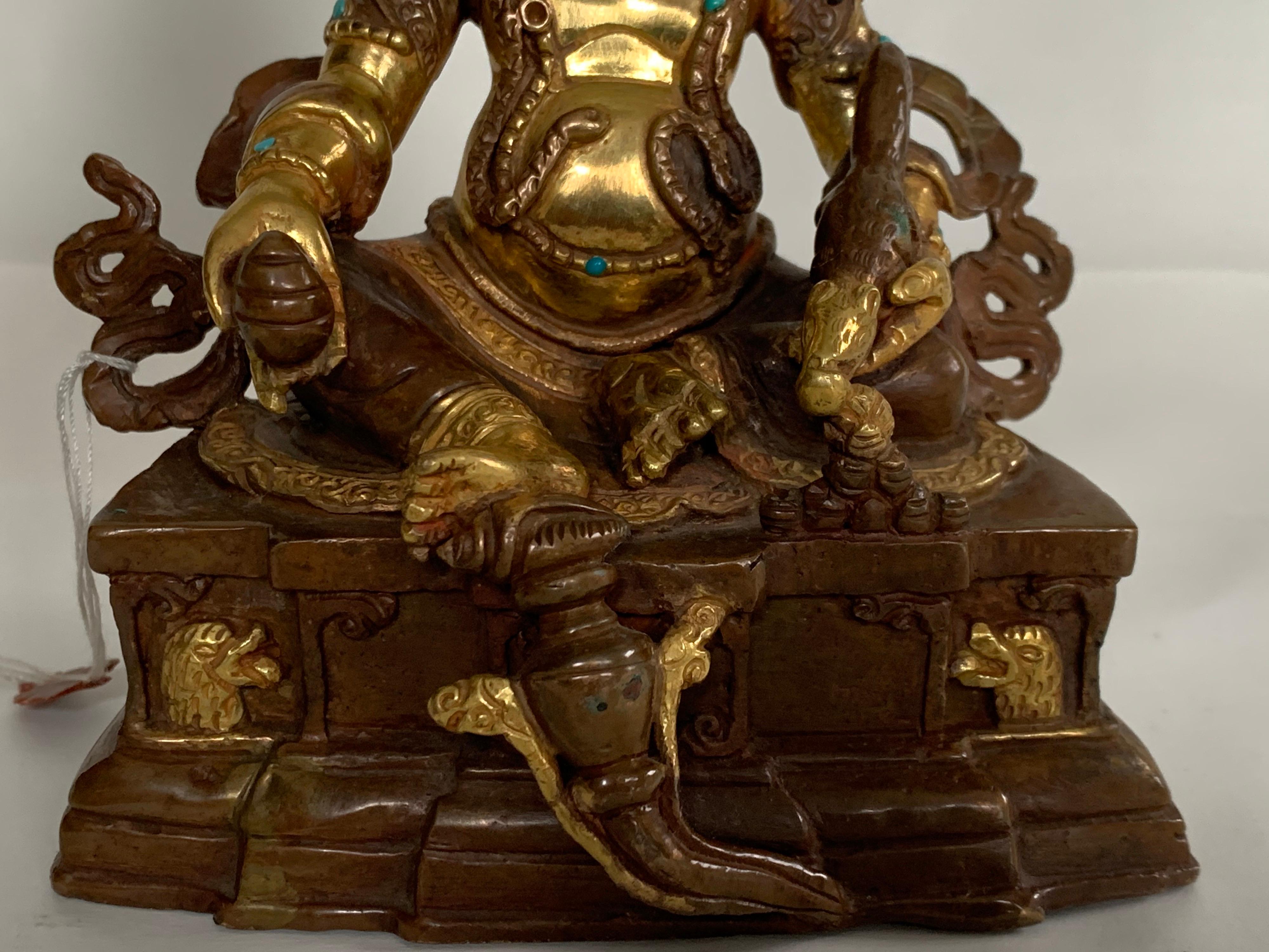 Statua di Kubera da 6 pollici con oro 24 carati realizzata a mano con il processo a cera persa in vendita 4