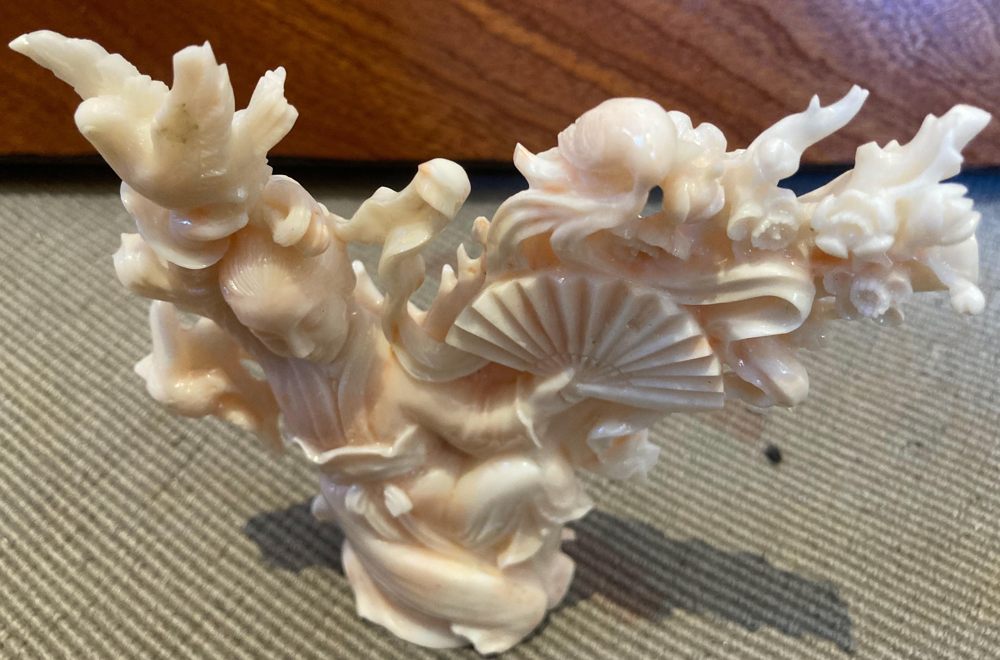 Scultura di Kwan Yin, raro corallo pelle d'angelo, eccellente in vendita 3
