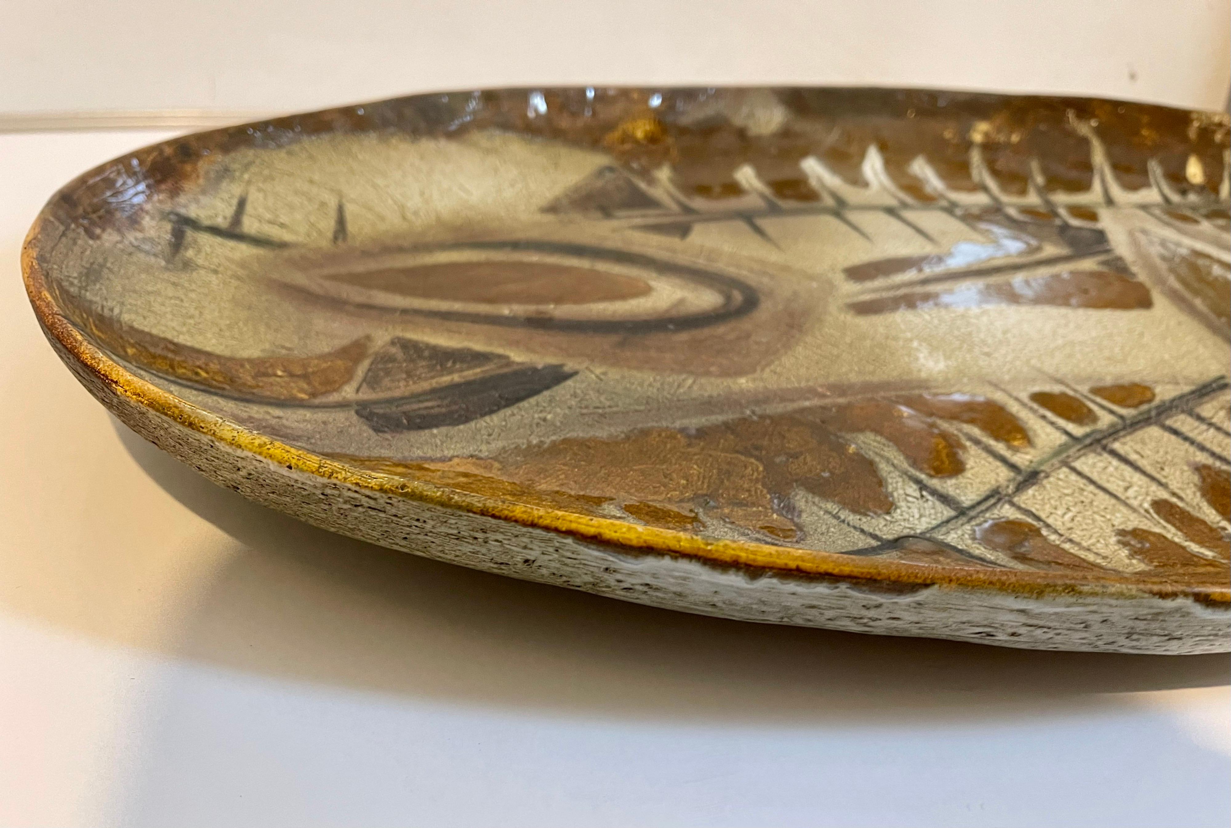 Große große handbemalte abstrakte Keramikplatte, gestempelt Madoura Plein Feu Brutalismus im Angebot 5