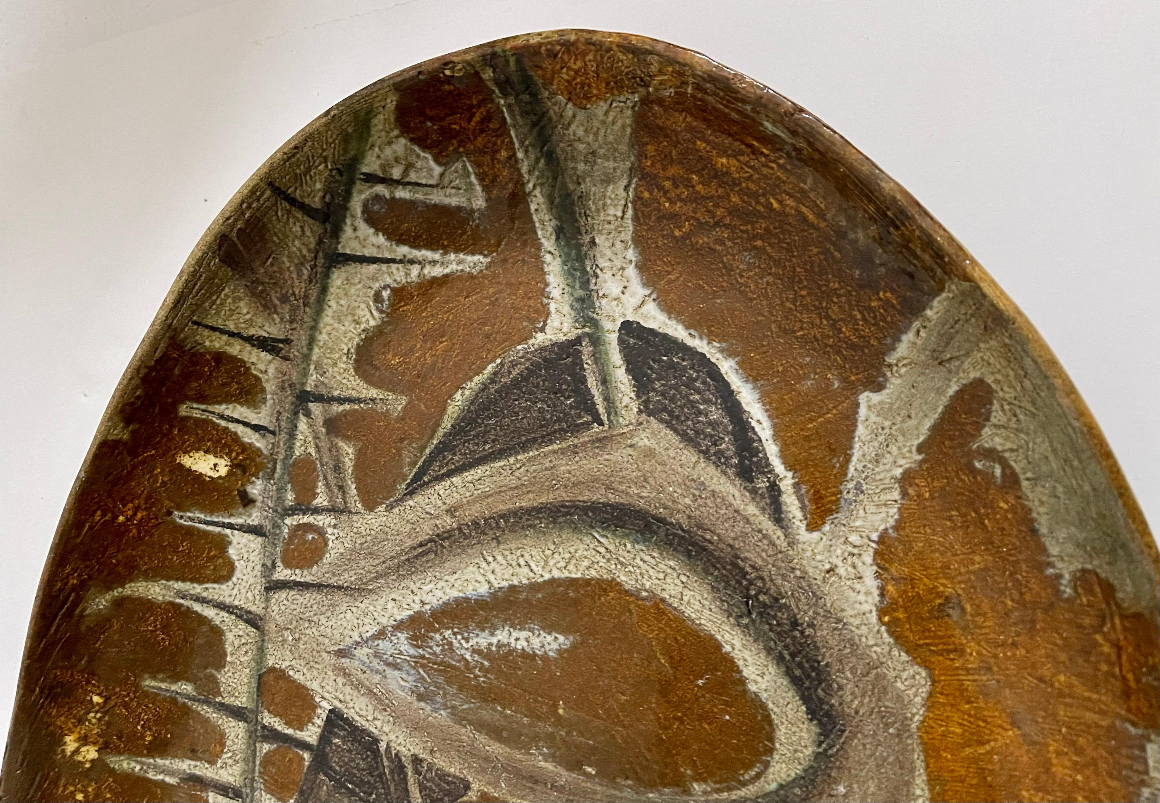 Große große handbemalte abstrakte Keramikplatte, gestempelt Madoura Plein Feu Brutalismus im Angebot 3