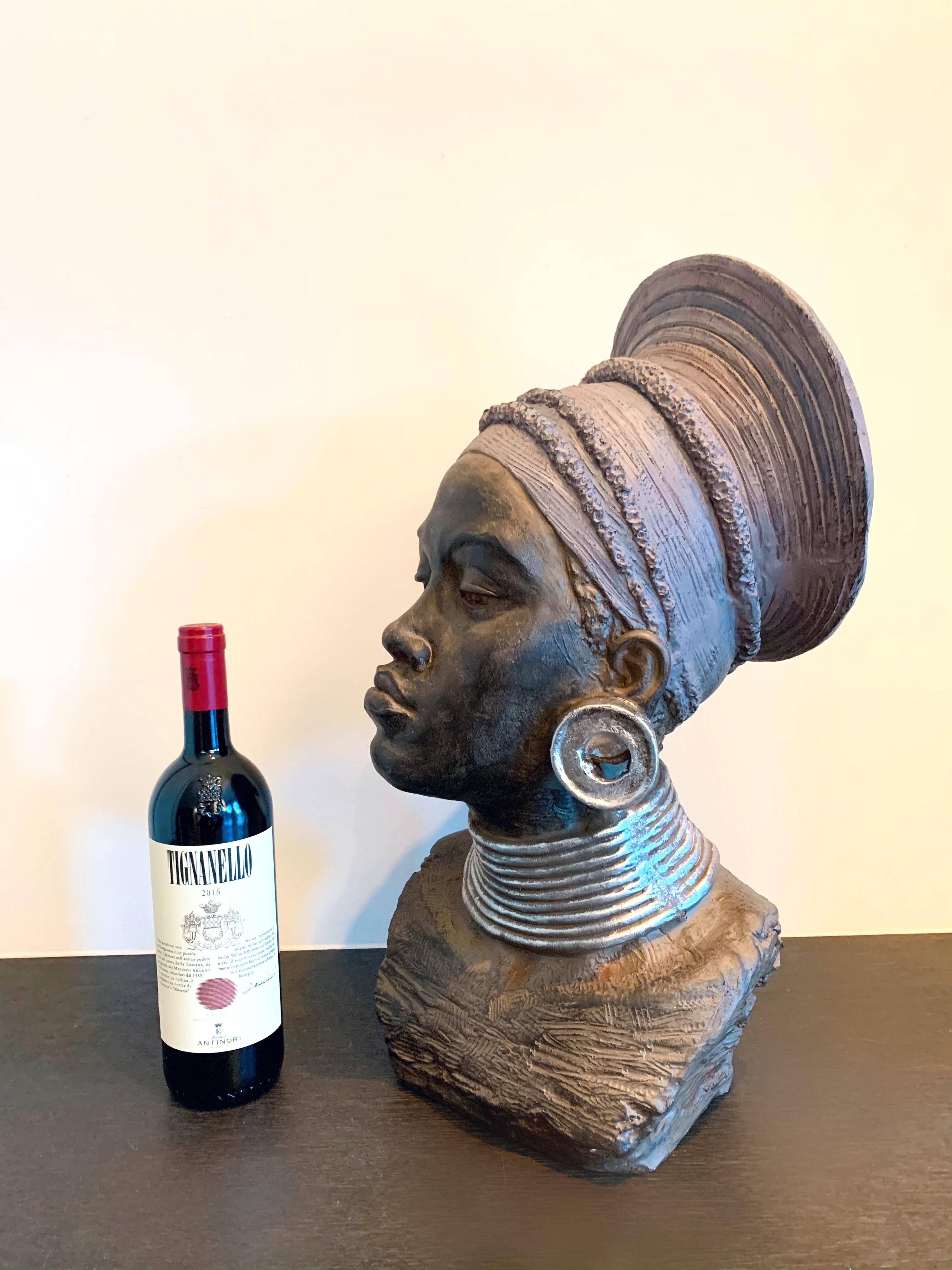 Large head sculpture of an African Woman - Tropical Exotic sculpture - Sculpture by Unknown