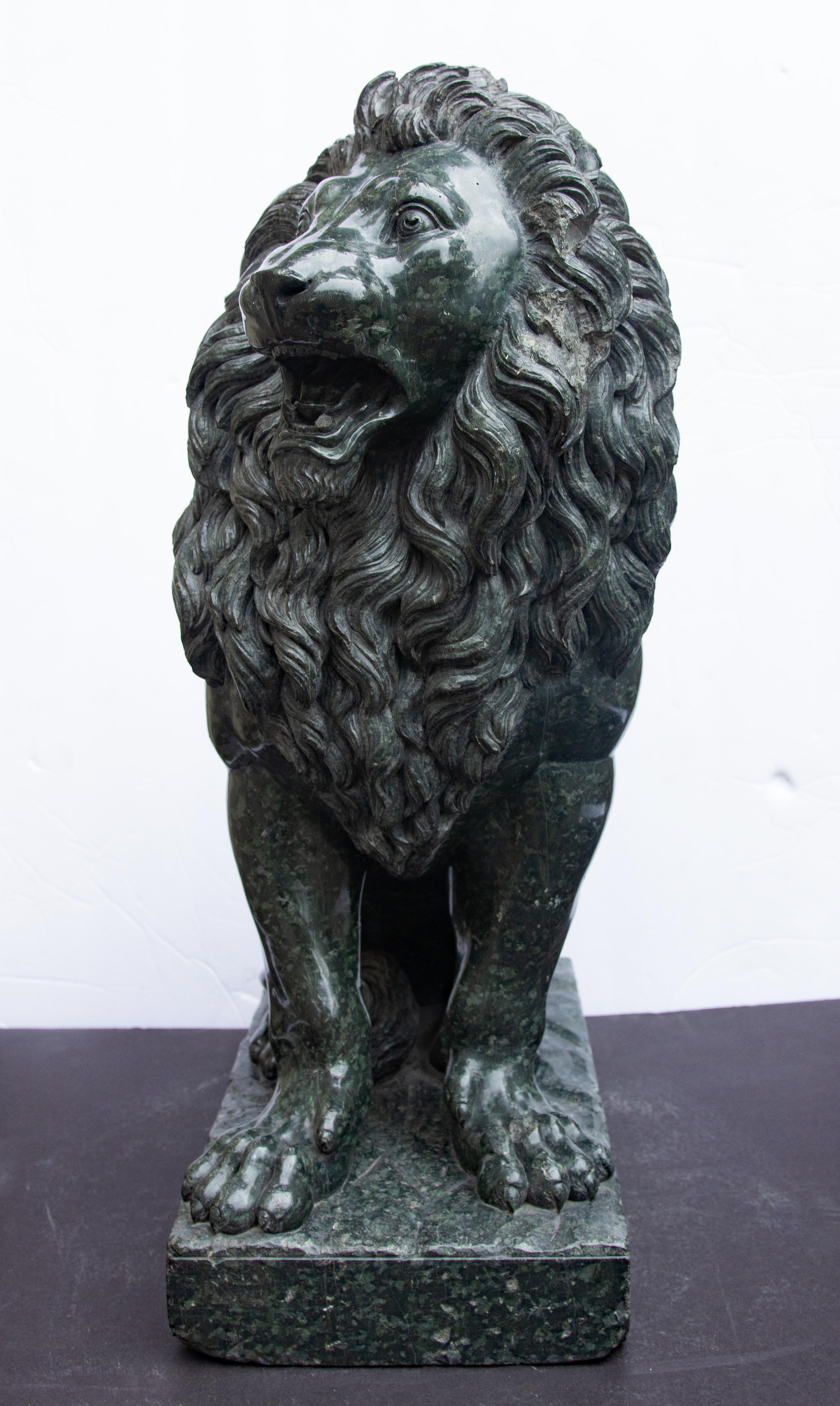 Großer italienischer Grand Tour Granit „Medici“ Löwe des 19. Jahrhunderts (Schwarz), Figurative Sculpture, von Unknown
