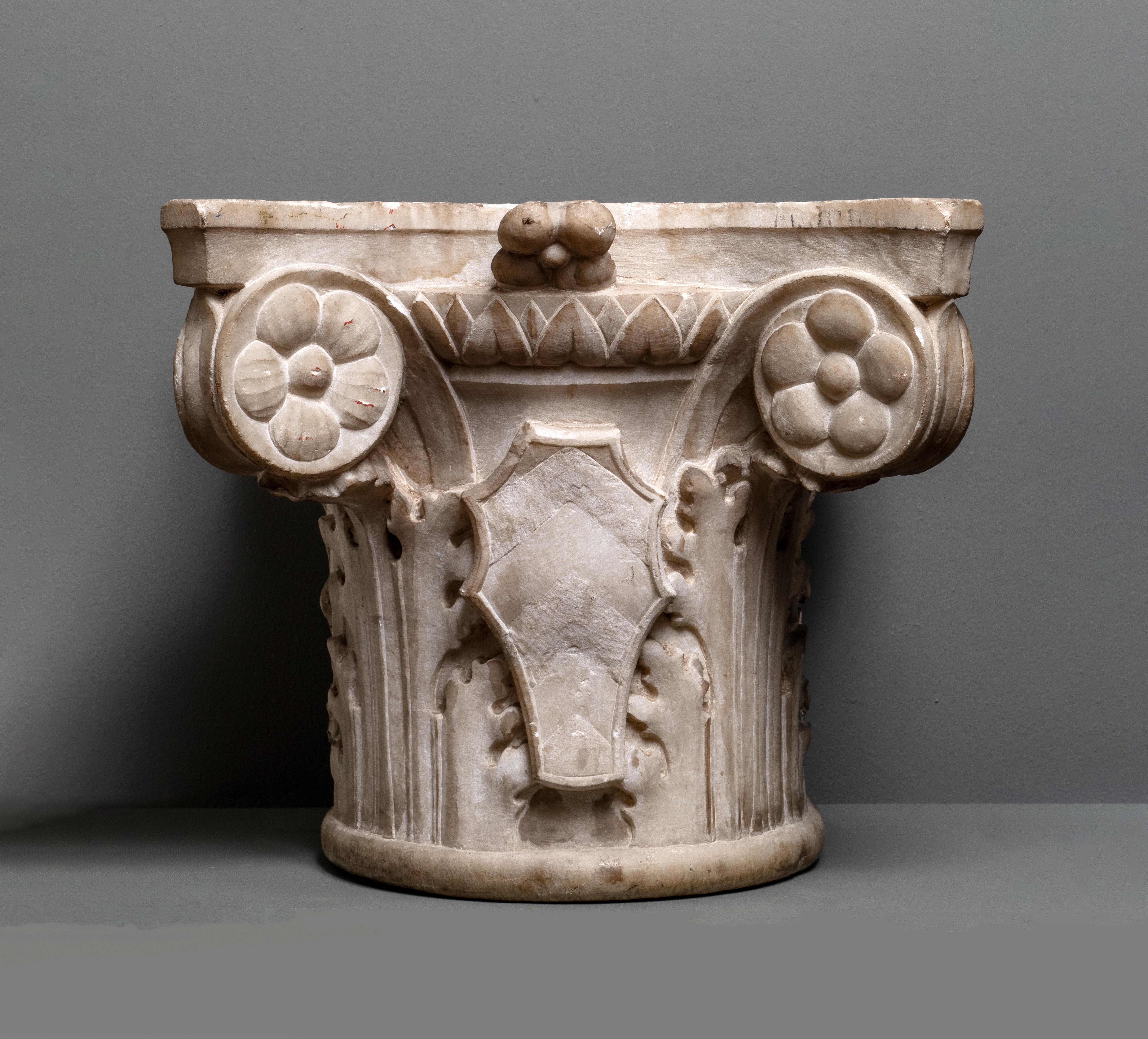 LARGE ITALIAN RENAISSANCE MARBLE CAPITAL, 15th/16th Century - Art by Unknown