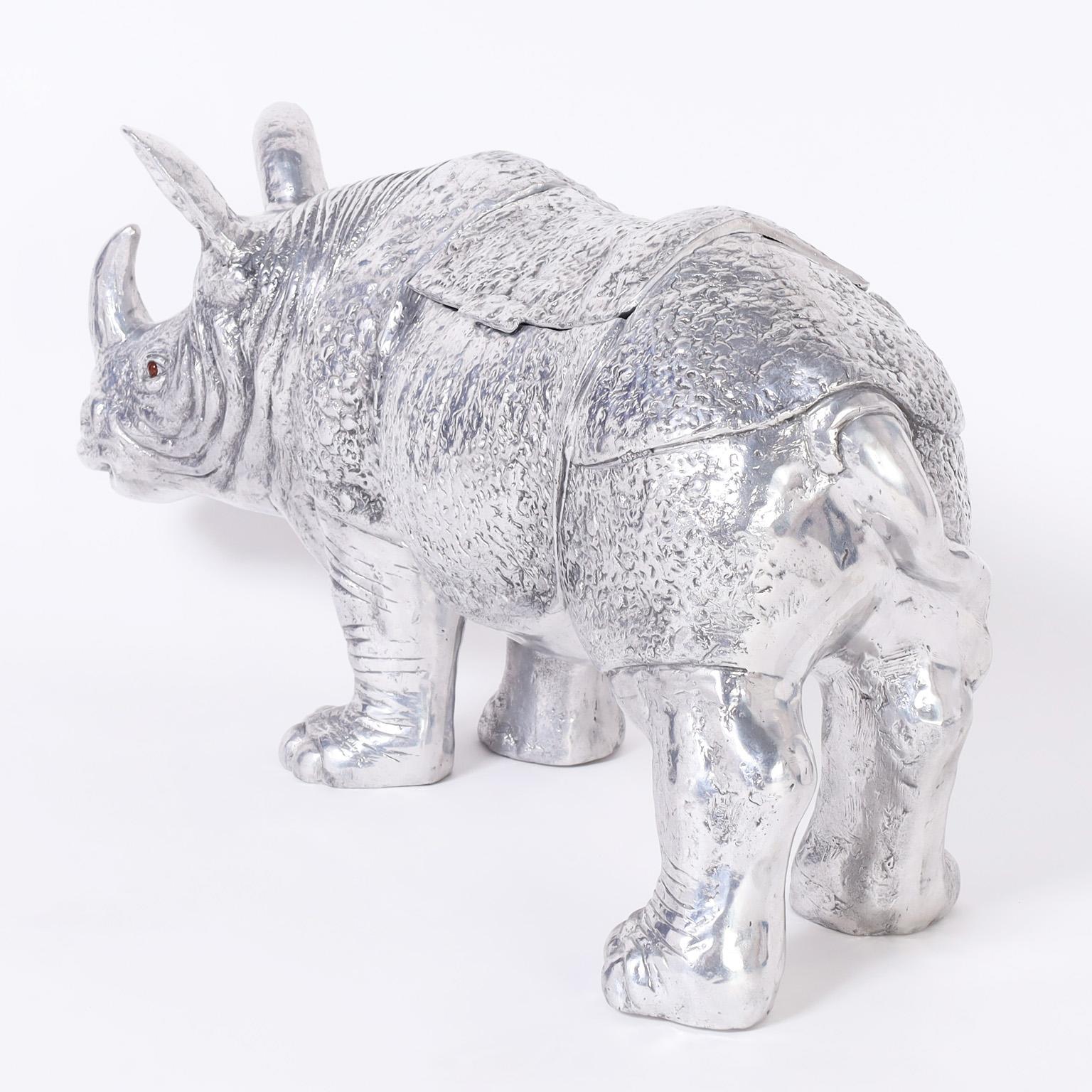 Grande sculpture du milieu du siècle en aluminium avec couvercle en forme de rhinocéros en vente 1