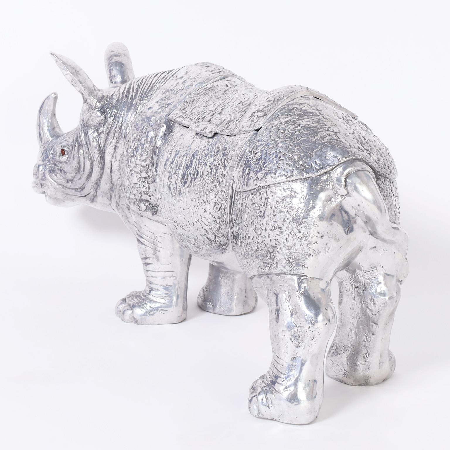 Große Rhinoceros-Skulptur aus Aluminium mit Deckel aus der Mitte des Jahrhunderts im Angebot 1