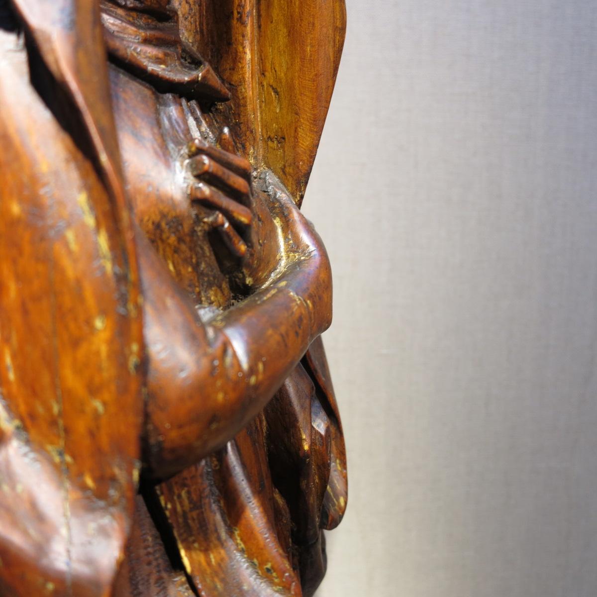 Figurine de maître bourgogne en noyer sculpté de la fin du 15e siècle, ancien maître des Pays-Bas  en vente 6