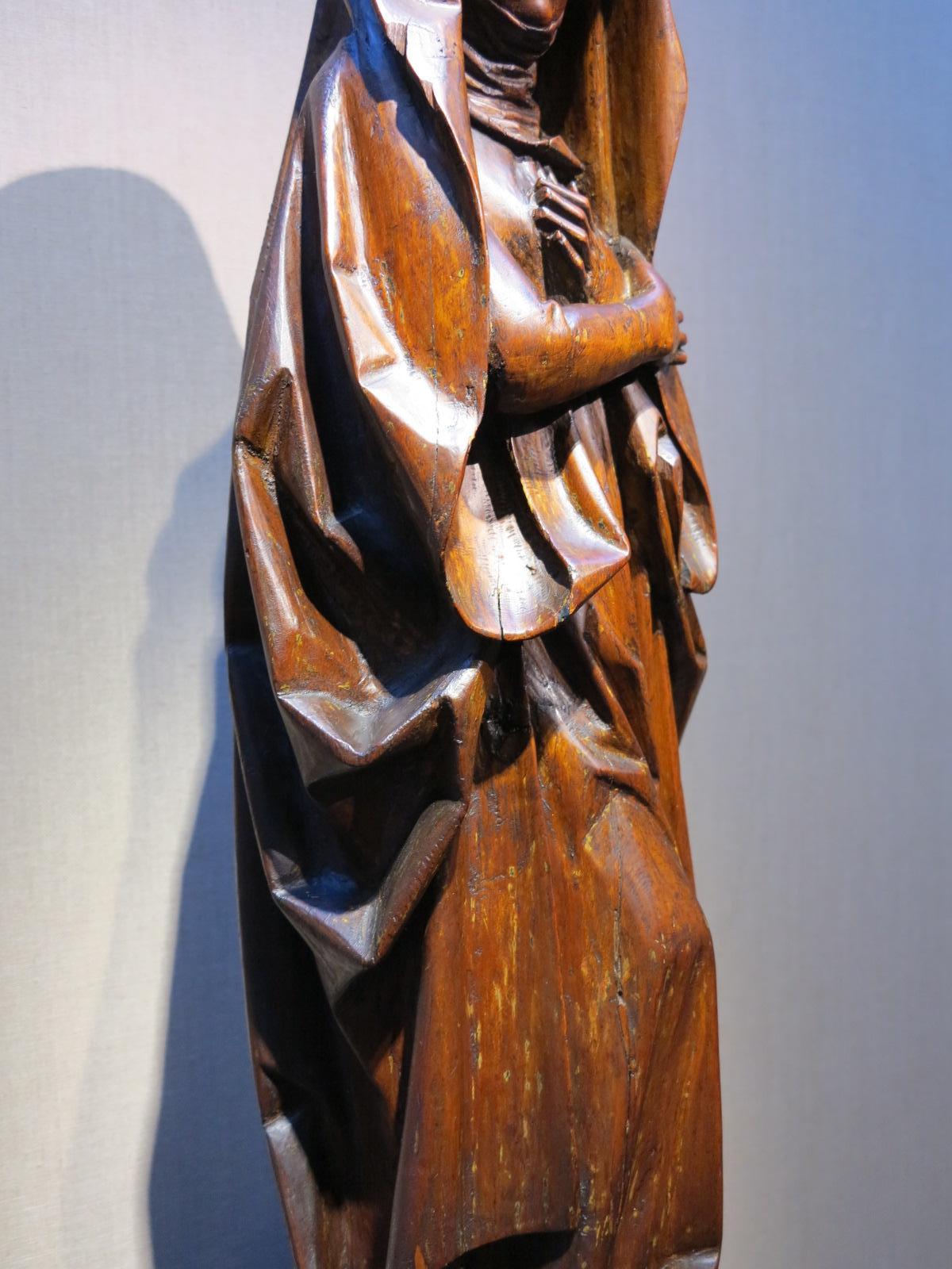 Figurine de maître bourgogne en noyer sculpté de la fin du 15e siècle, ancien maître des Pays-Bas  en vente 4