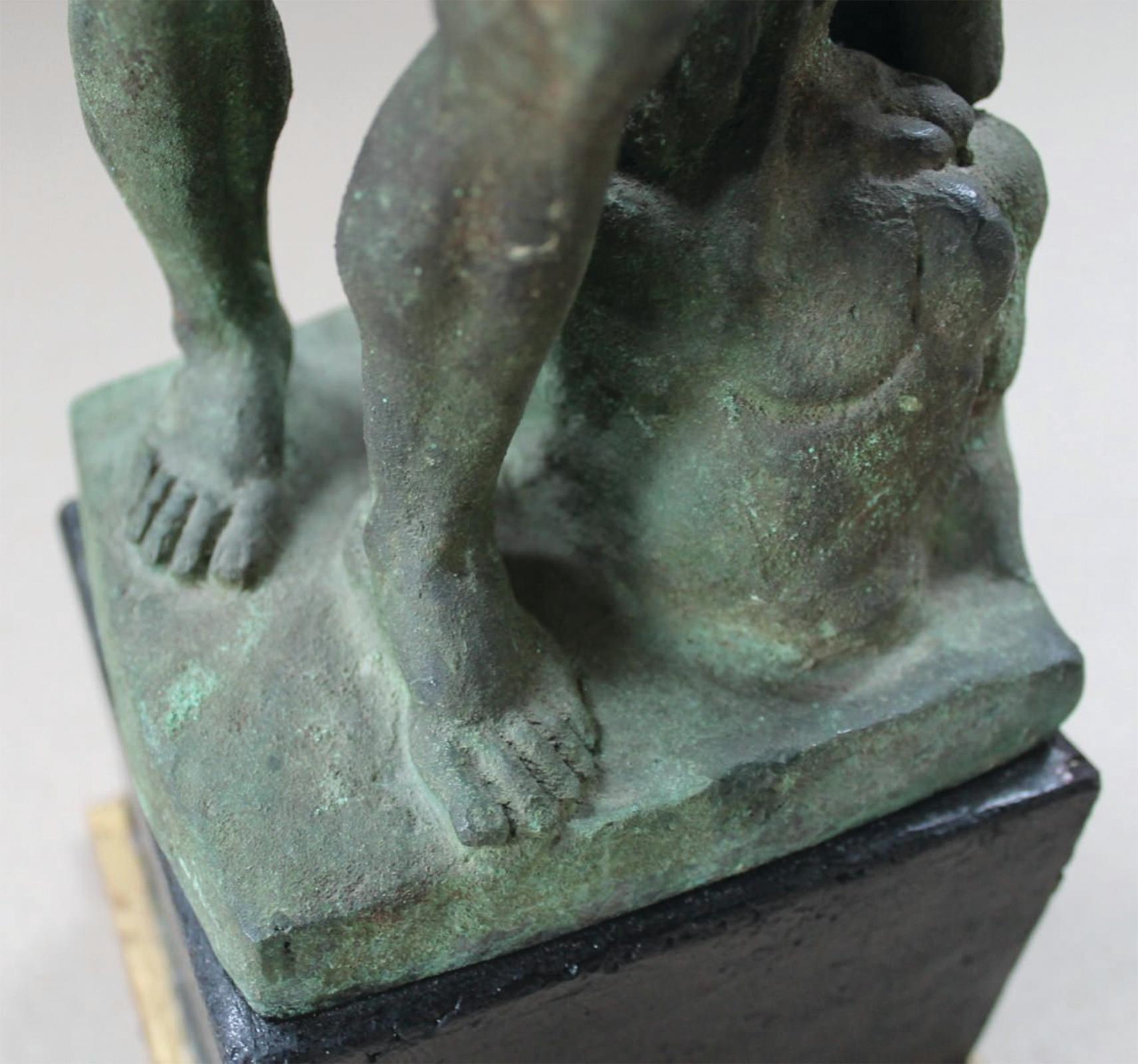 Sculpture en bronze de la fin du XVIIIe siècle d'après l'Hercule de Farnèse en vente 2