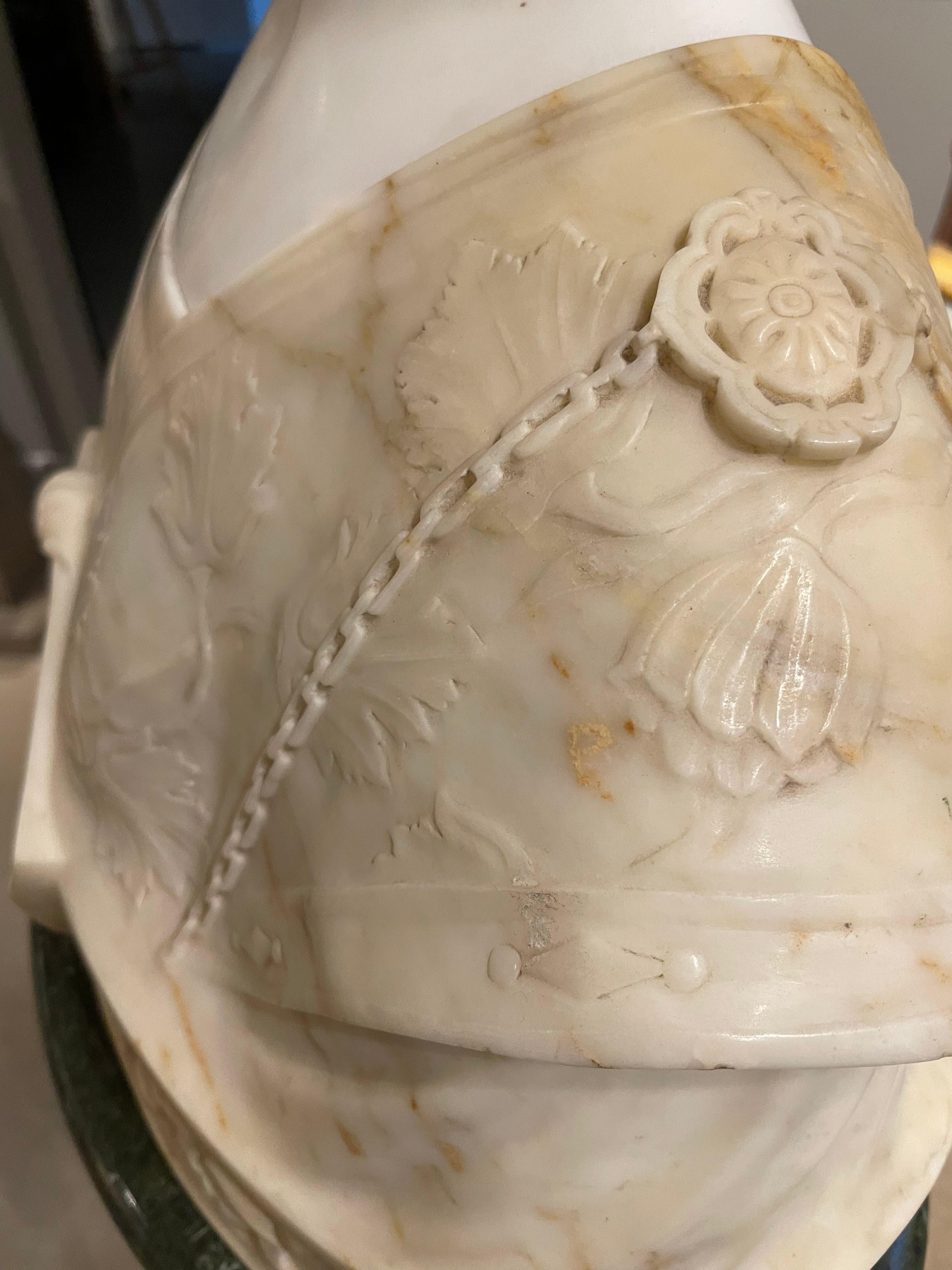 Fin du 19ème siècle italien Buste d'une dame de la Renaissance avec piédestal en vente 7