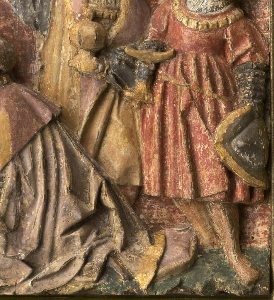 Spätgotisches Relief „Schmückung der Magien“ (Braun), Figurative Sculpture, von Unknown