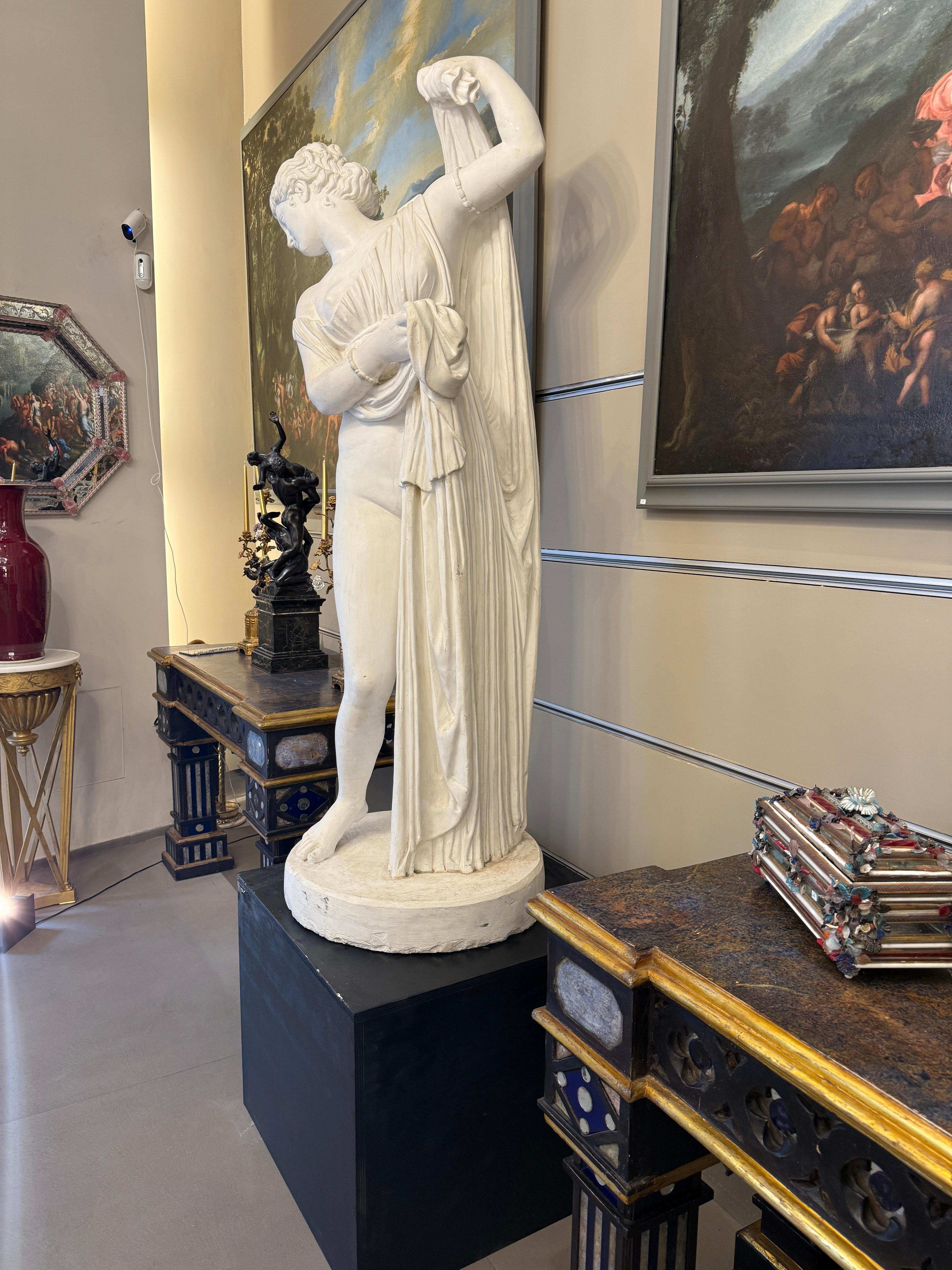 Estatua de escayola de tamaño natural de la Venus o Afrodita calipigiana  1920' en venta 3