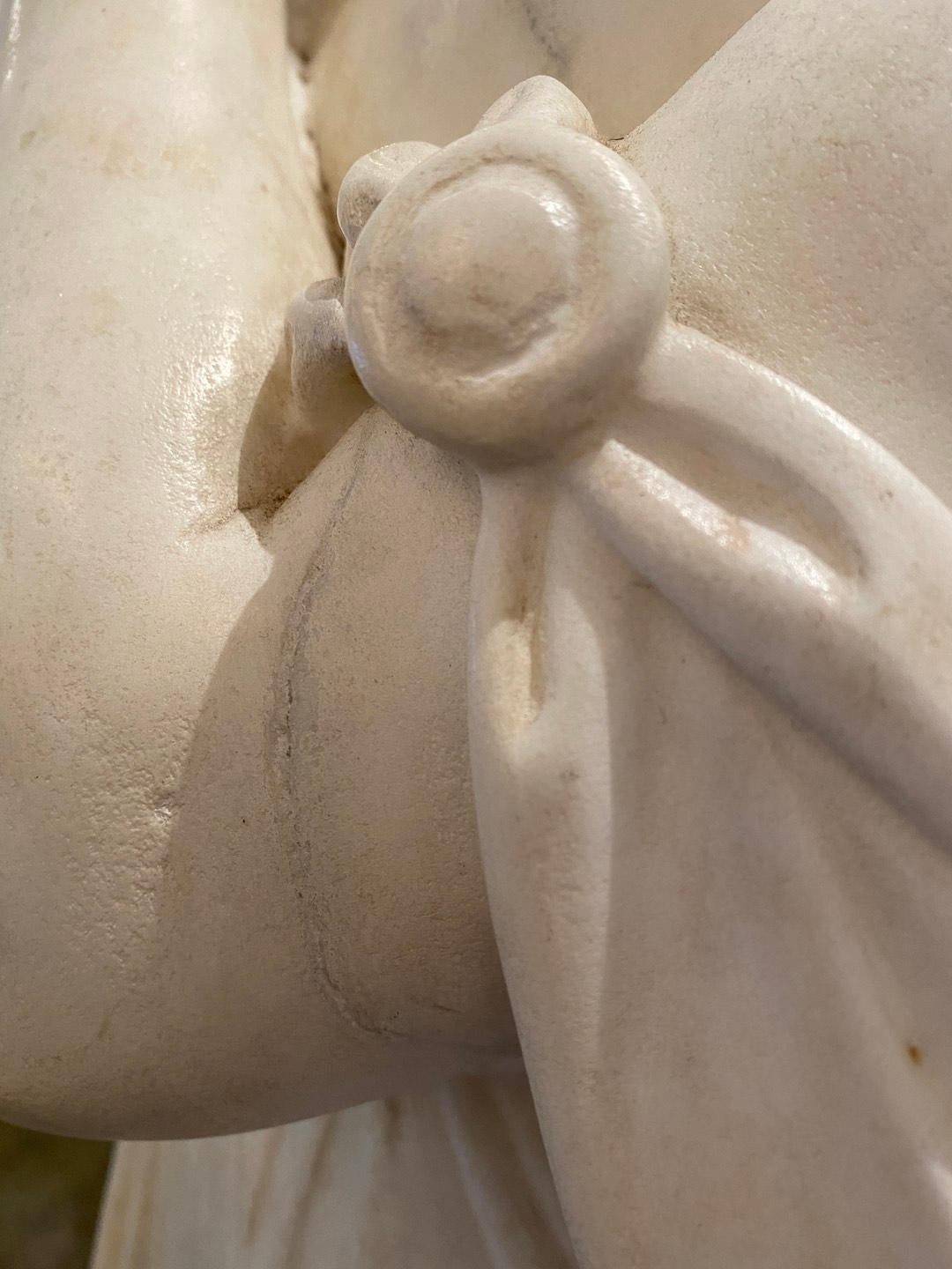Lebensgroße römische Marmorfigur im Angebot 4