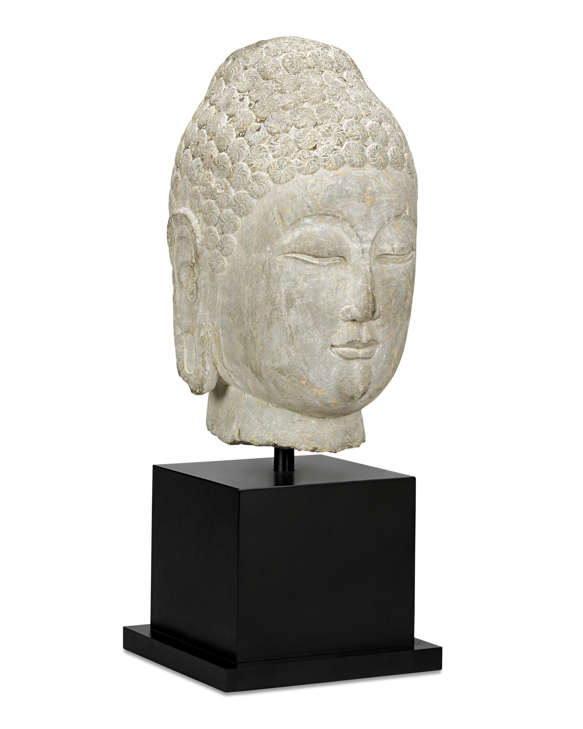 Buddha-Kopf aus Kalkstein, Qi-Dynastie, 6. Jahrhundert