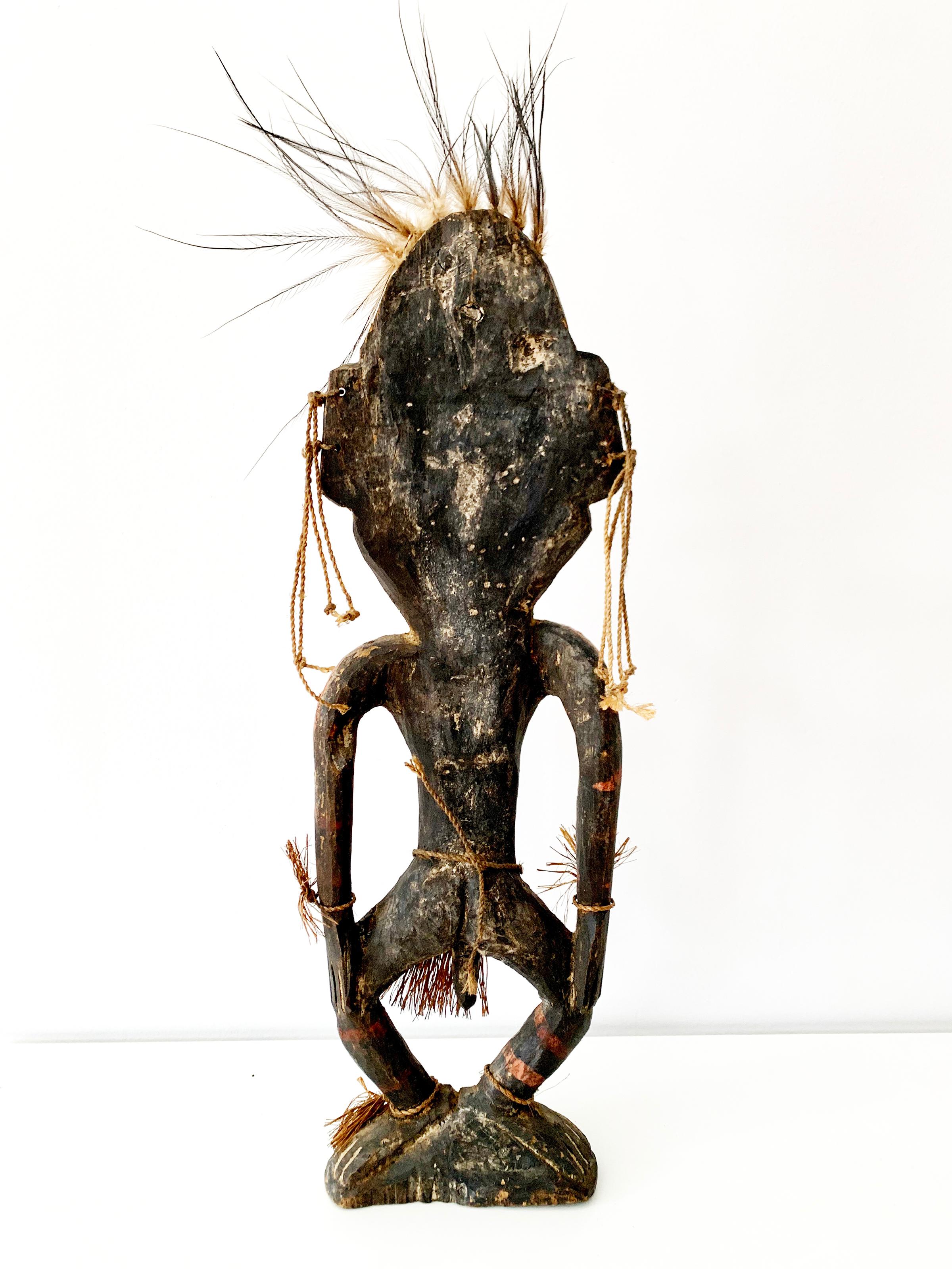 Ancestor-Spiritusfiguren von Männern und Frauen:: Sepik-Fluss:: Papua-Neuguinea (Braun), Figurative Sculpture, von Unknown
