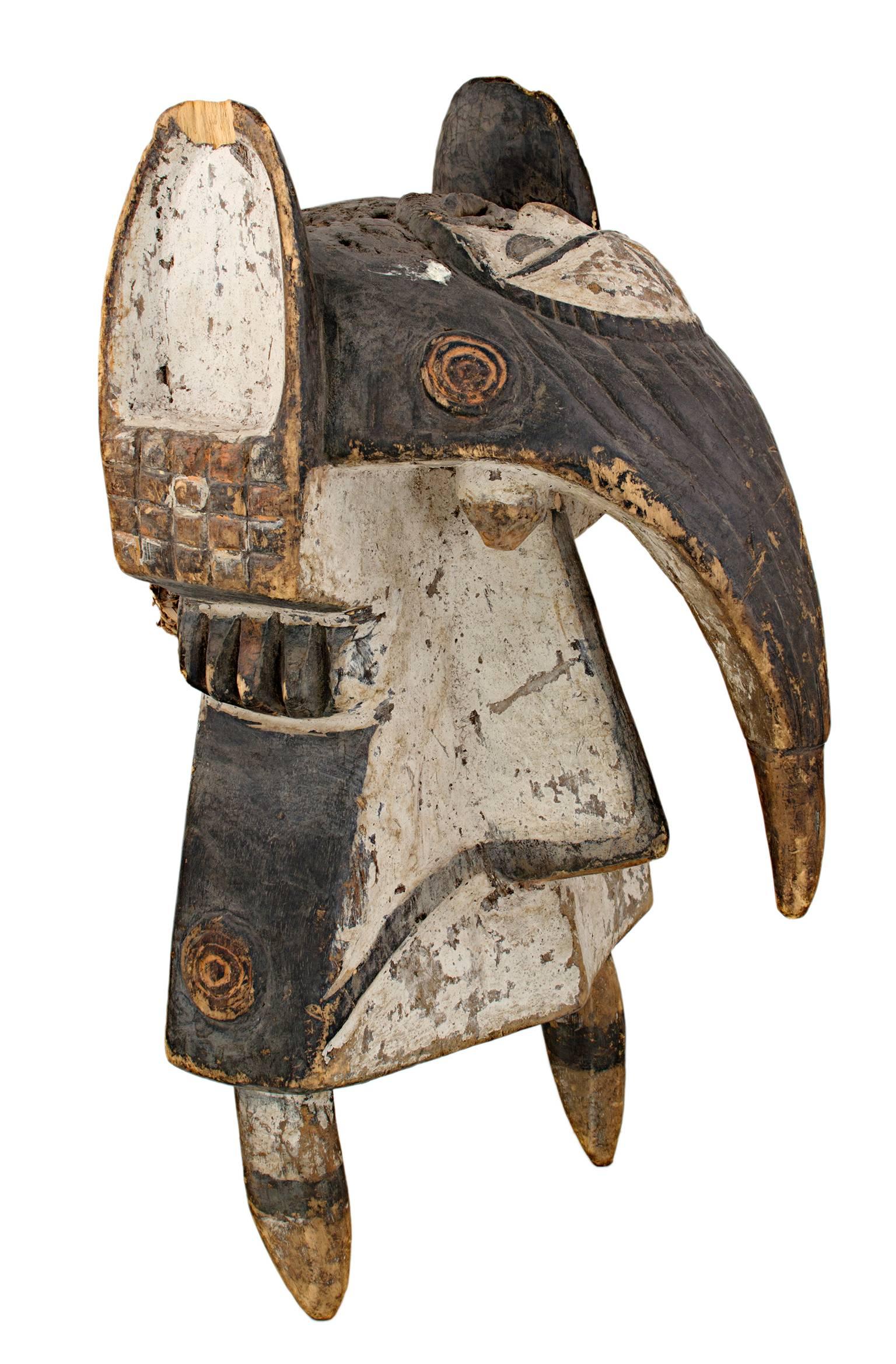 Masque de la tribu Wawa-Ibo ( tribu des Initiés du Nigeria), bois créé au Nigeria vers 1910 - Artisanat Sculpture par Unknown