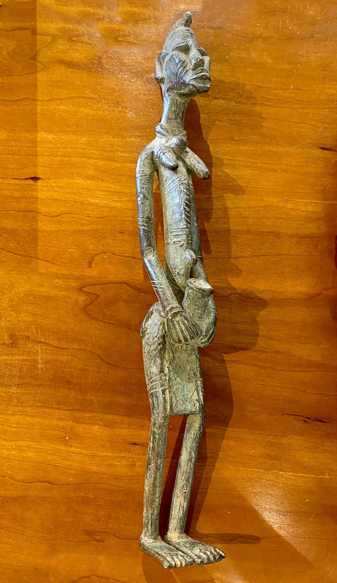 Mali woman bronze sculpture - Sculpture by Unknown