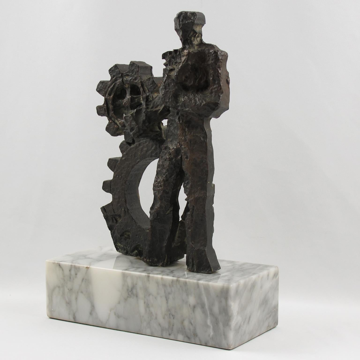 Mann und Maschinen, brutalistische Bronzeskulptur auf Marmorsockel, 1970er Jahre (Gold), Figurative Sculpture, von Unknown