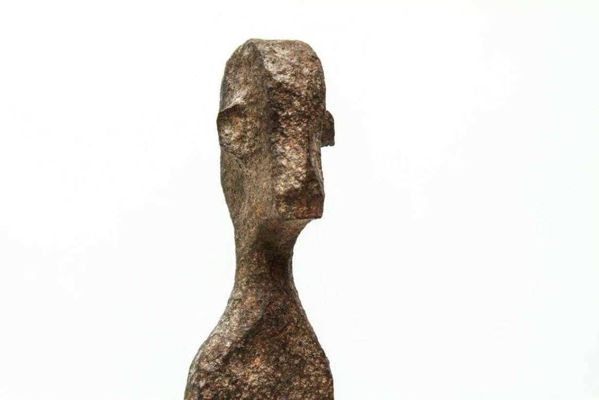Man standing - Sculpture by Unknown